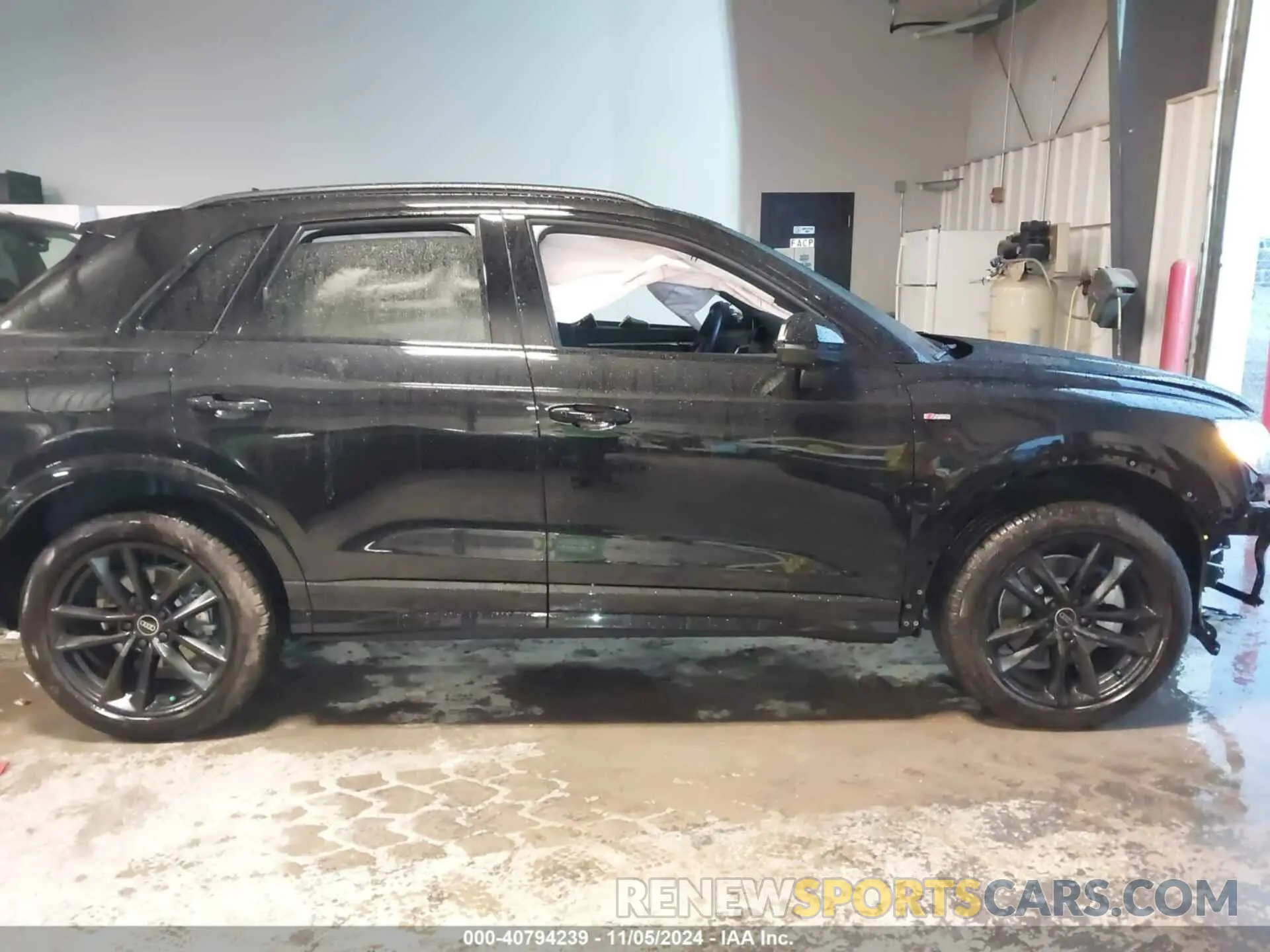 13 Photograph of a damaged car WA1EEDF36P1119055 AUDI Q3 2023