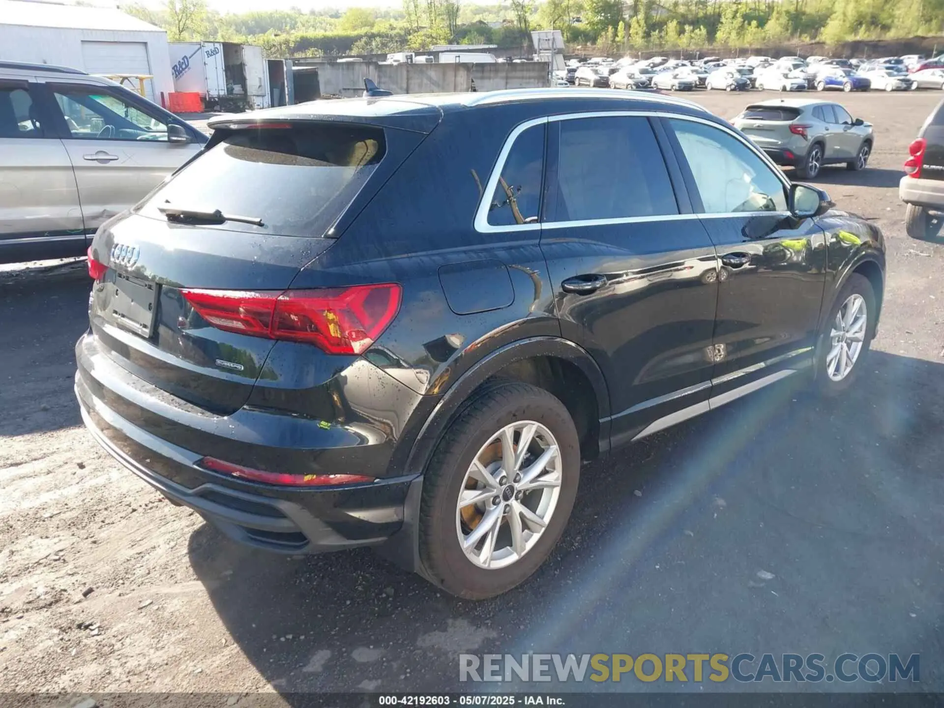 4 Photograph of a damaged car WA1DECF30R1036097 AUDI Q3 2024