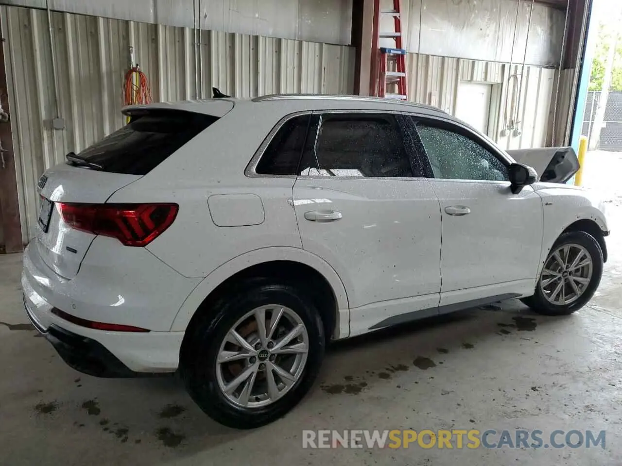 3 Photograph of a damaged car WA1DECF30R1096767 AUDI Q3 2024