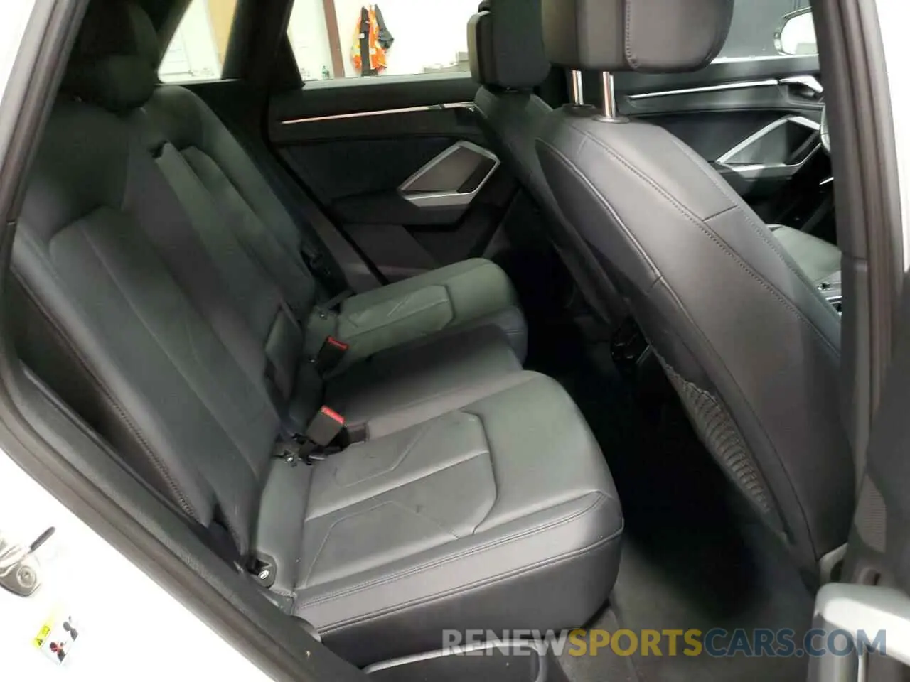 11 Photograph of a damaged car WA1DECF31R1045049 AUDI Q3 2024