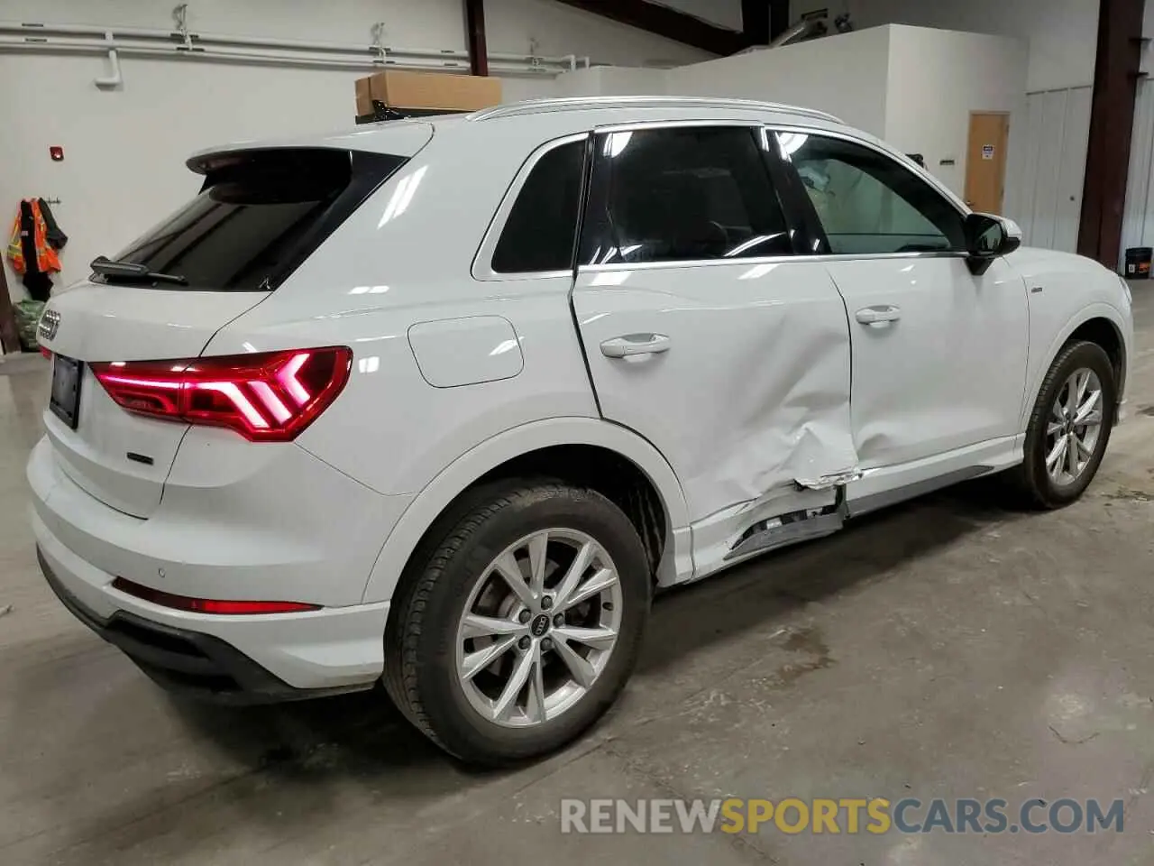 3 Photograph of a damaged car WA1DECF31R1045049 AUDI Q3 2024