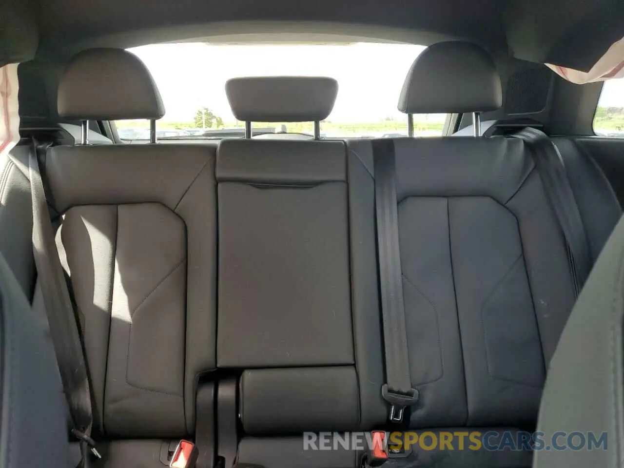 10 Photograph of a damaged car WA1DECF31R1047951 AUDI Q3 2024