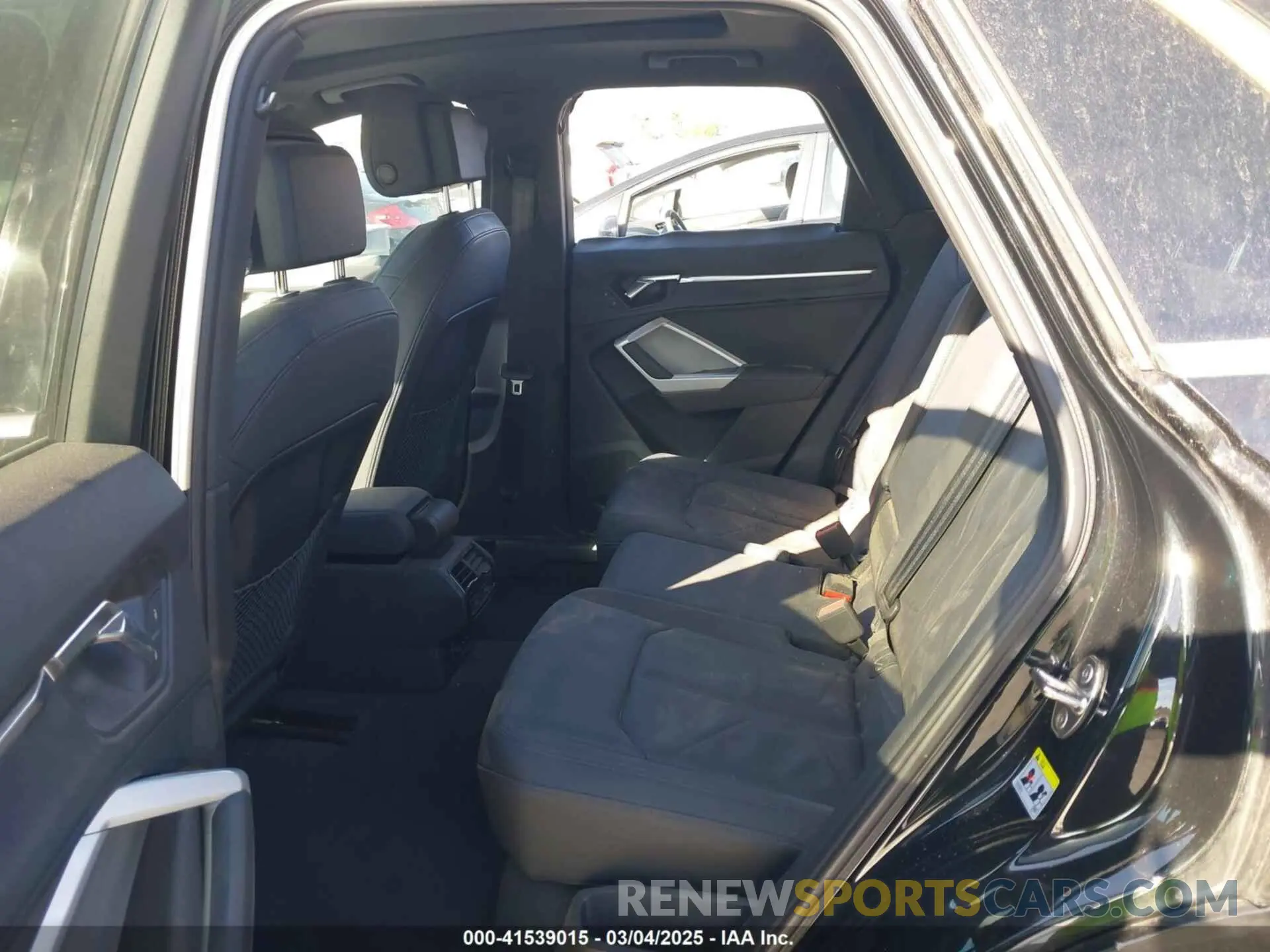 8 Photograph of a damaged car WA1DECF32R1051023 AUDI Q3 2024