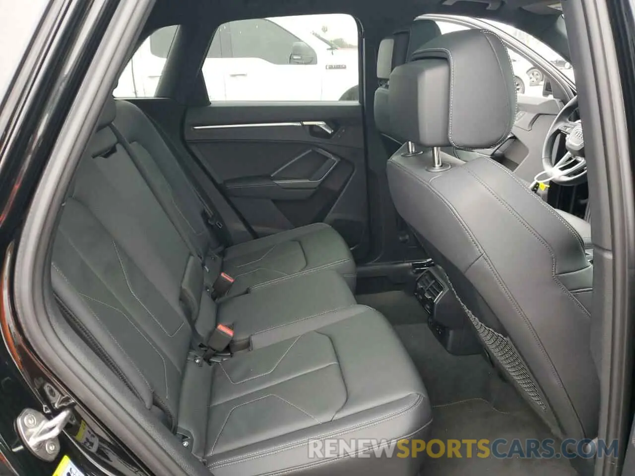11 Photograph of a damaged car WA1DECF32R1129879 AUDI Q3 2024