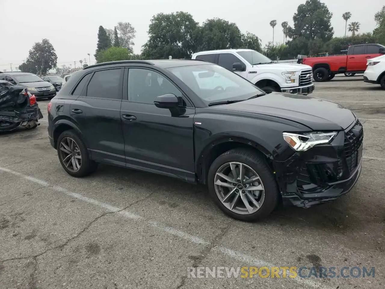 4 Photograph of a damaged car WA1DECF32R1129879 AUDI Q3 2024