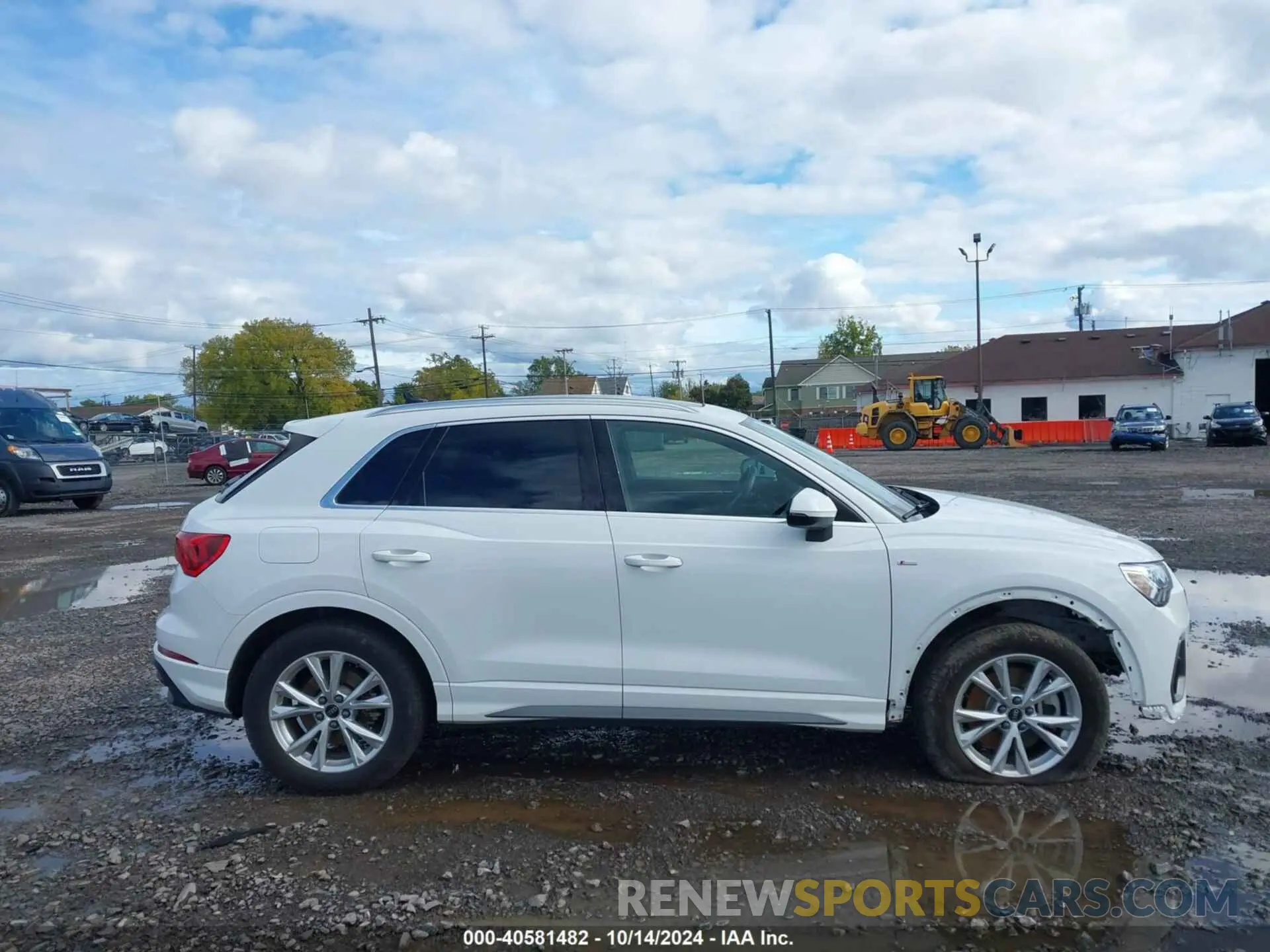14 Photograph of a damaged car WA1DECF33R1034876 AUDI Q3 2024