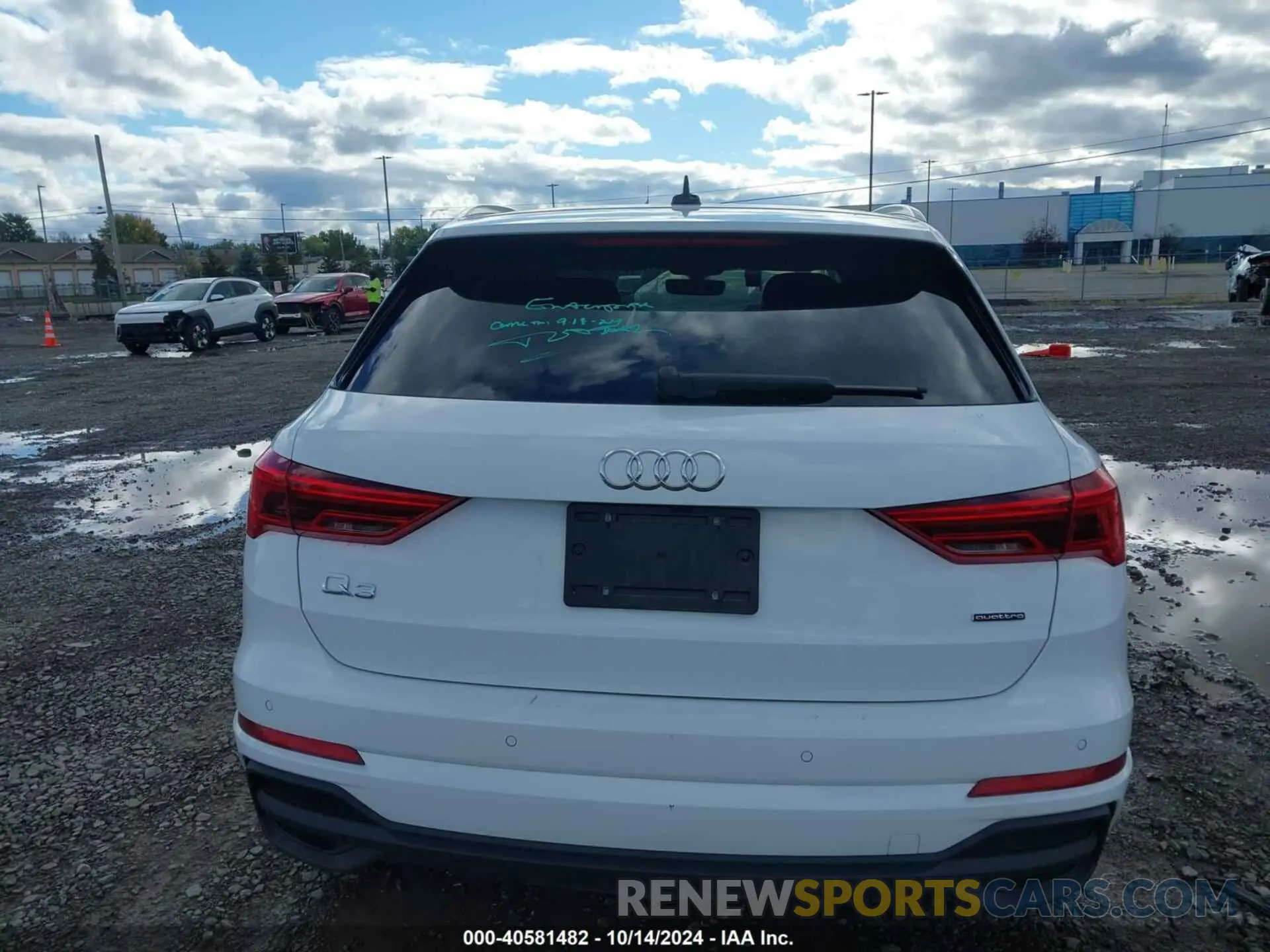 17 Photograph of a damaged car WA1DECF33R1034876 AUDI Q3 2024