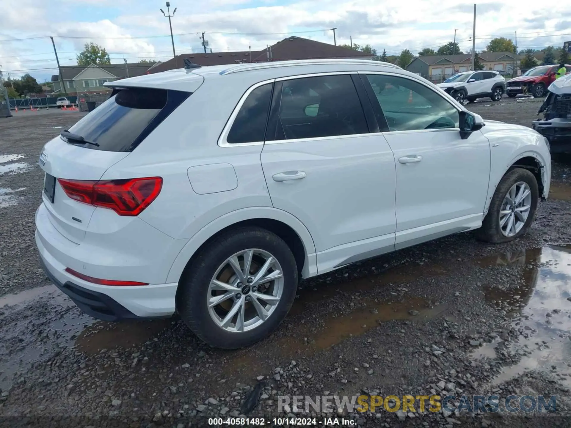 4 Photograph of a damaged car WA1DECF33R1034876 AUDI Q3 2024
