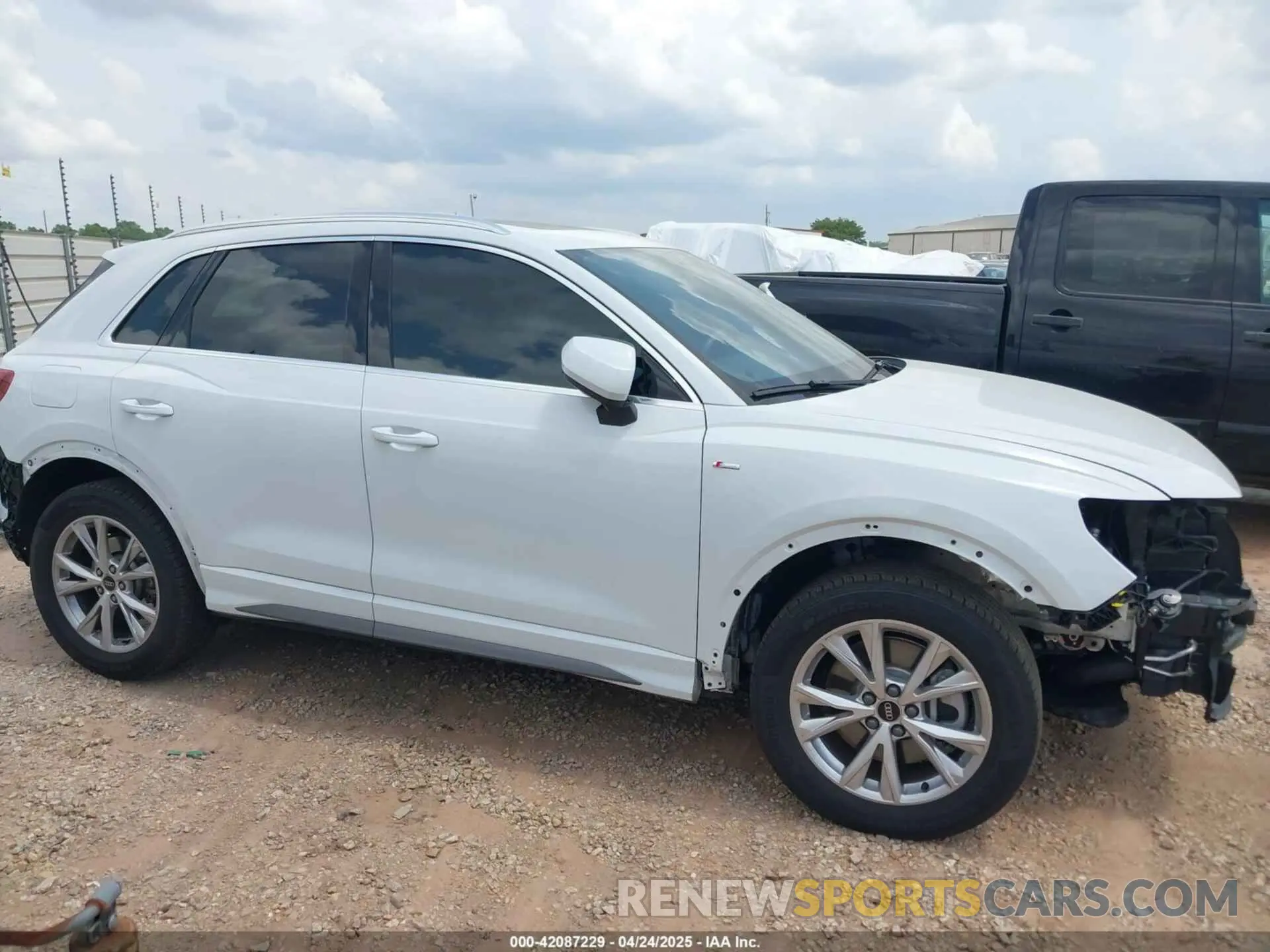14 Photograph of a damaged car WA1DECF33R1057865 AUDI Q3 2024