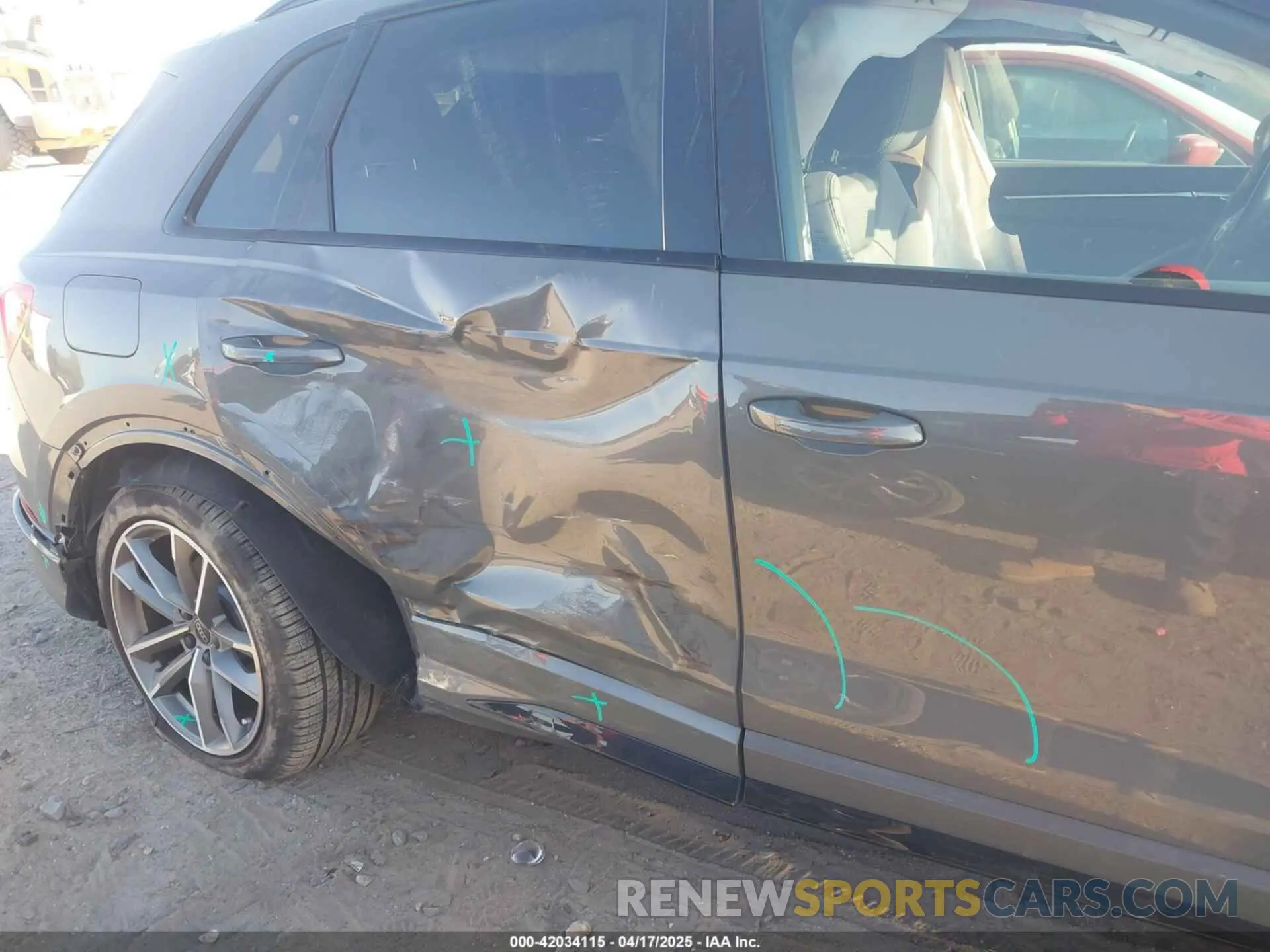 17 Photograph of a damaged car WA1DECF33R1066372 AUDI Q3 2024