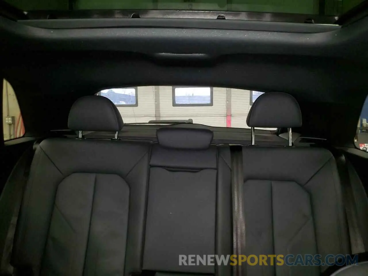 10 Photograph of a damaged car WA1DECF33R1083902 AUDI Q3 2024
