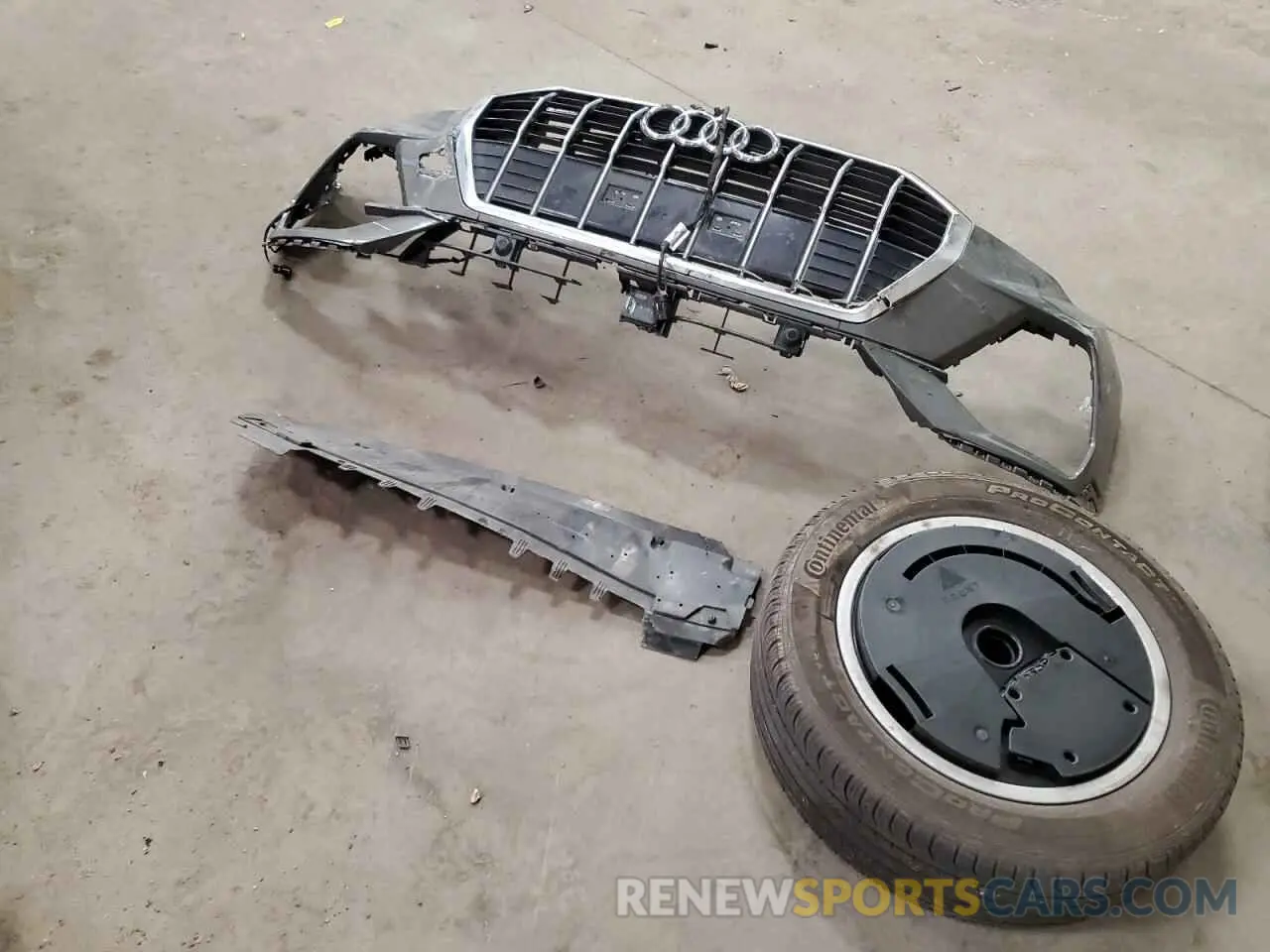 13 Photograph of a damaged car WA1DECF33R1083902 AUDI Q3 2024