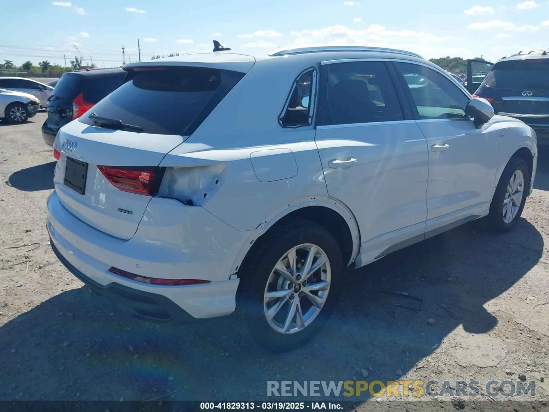 4 Photograph of a damaged car WA1DECF34R1201052 AUDI Q3 2024