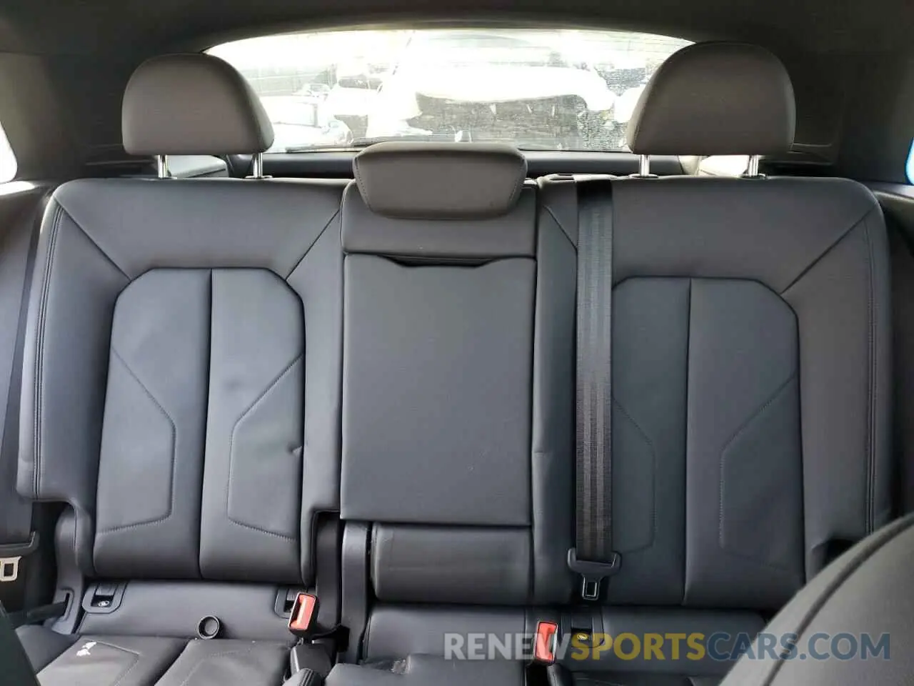10 Photograph of a damaged car WA1DECF35R1028206 AUDI Q3 2024