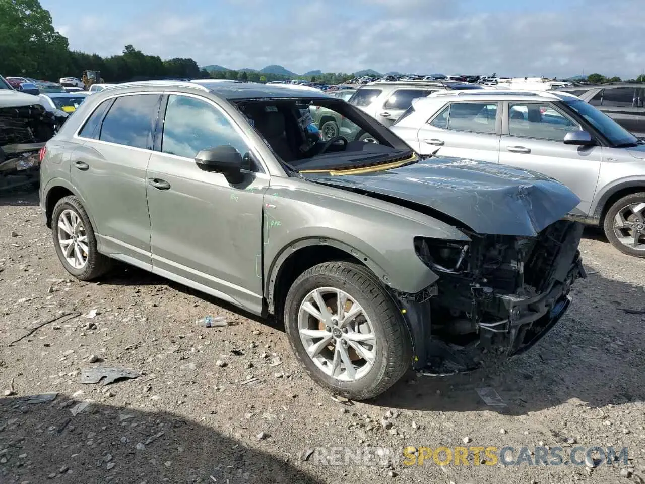 4 Photograph of a damaged car WA1DECF35R1028206 AUDI Q3 2024
