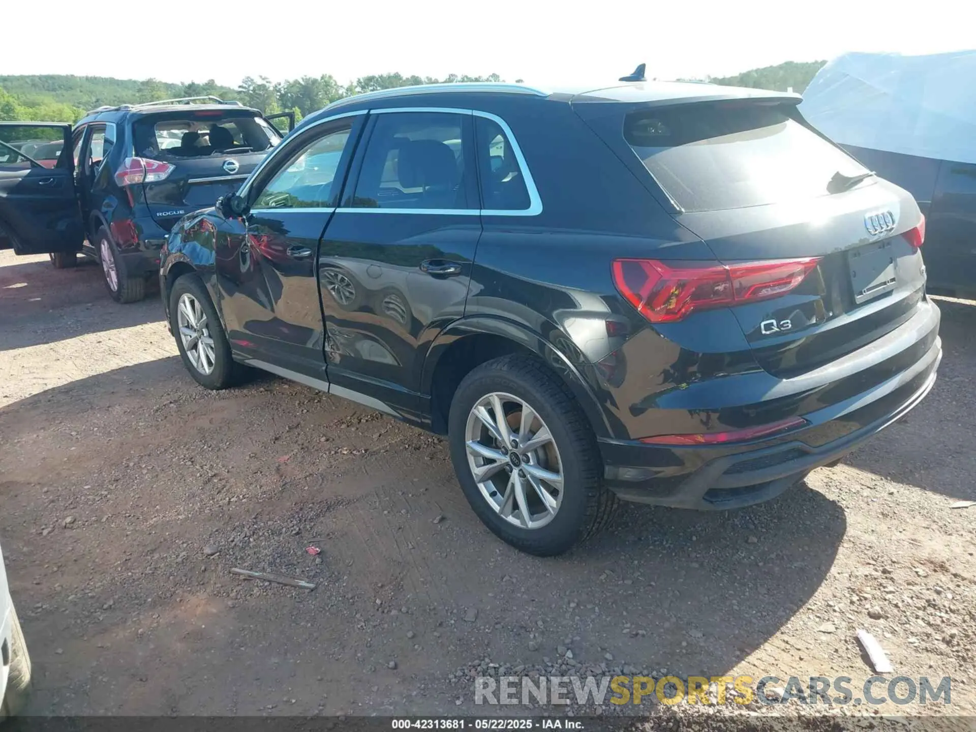 3 Photograph of a damaged car WA1DECF35R1095131 AUDI Q3 2024