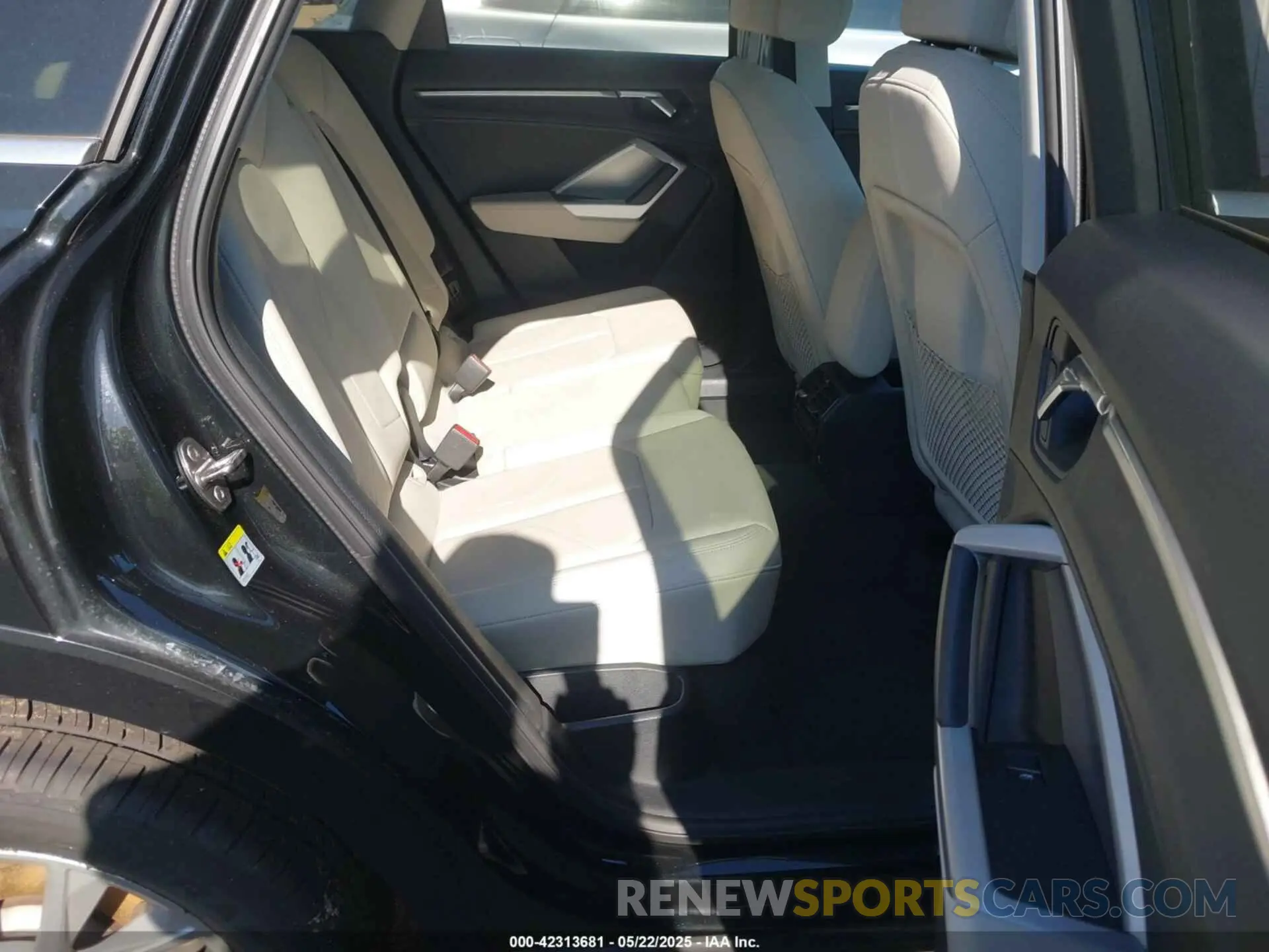 8 Photograph of a damaged car WA1DECF35R1095131 AUDI Q3 2024