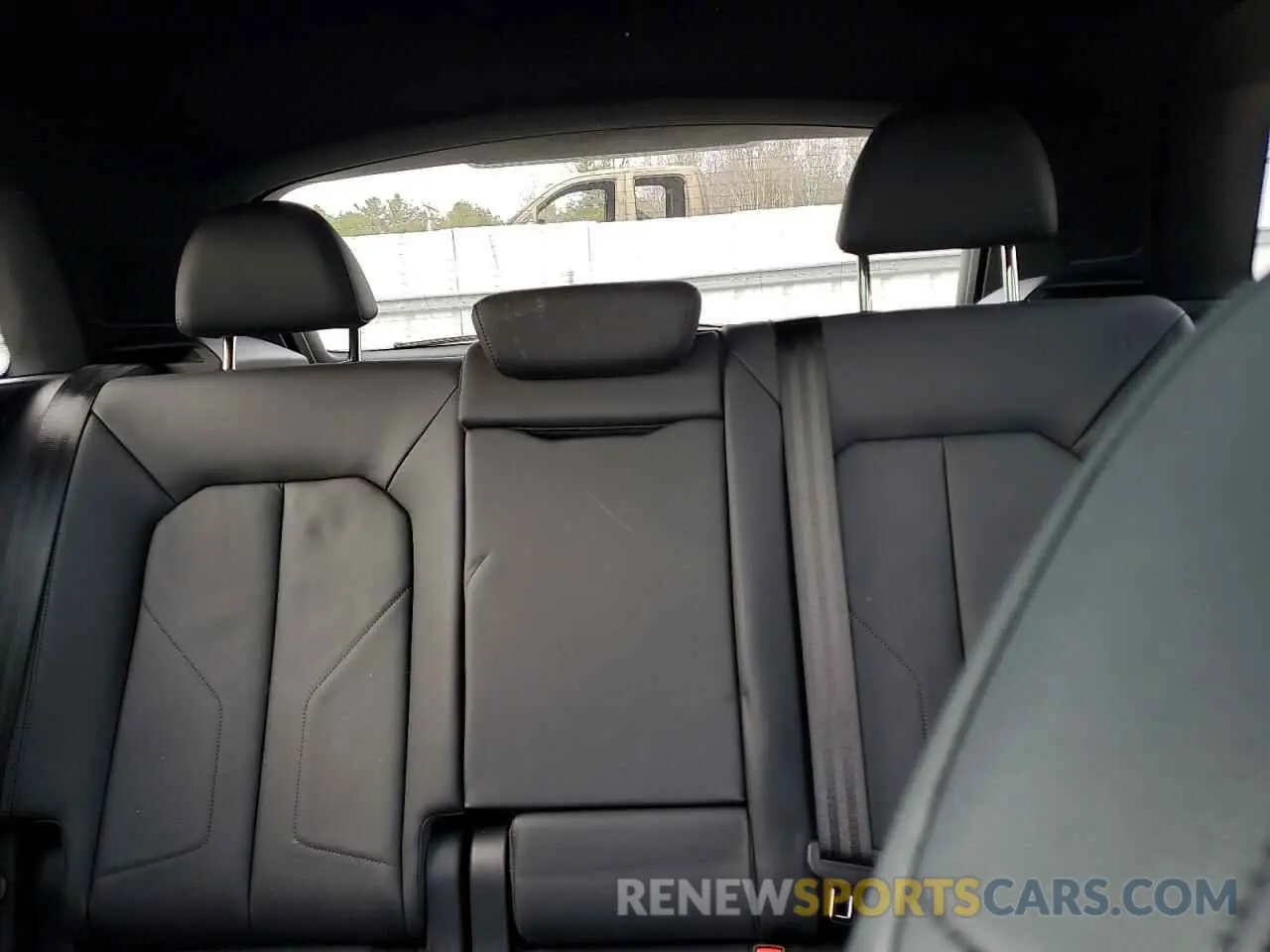 10 Photograph of a damaged car WA1DECF36R1027887 AUDI Q3 2024