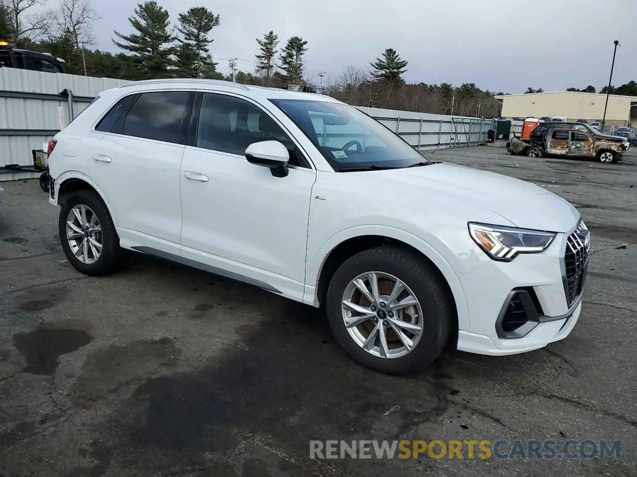 4 Photograph of a damaged car WA1DECF36R1027887 AUDI Q3 2024
