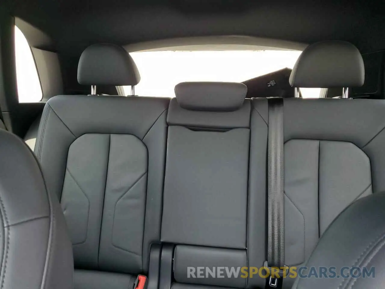 10 Photograph of a damaged car WA1DECF36R1051672 AUDI Q3 2024