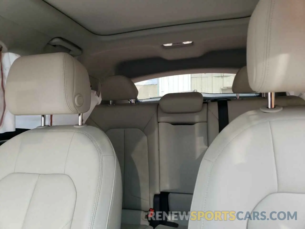 10 Photograph of a damaged car WA1DECF36R1123079 AUDI Q3 2024