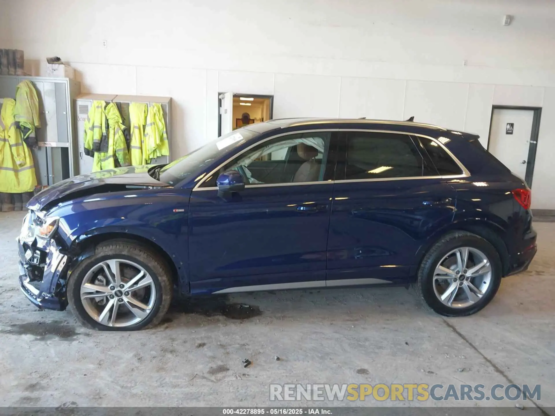 15 Photograph of a damaged car WA1DECF36R1147575 AUDI Q3 2024