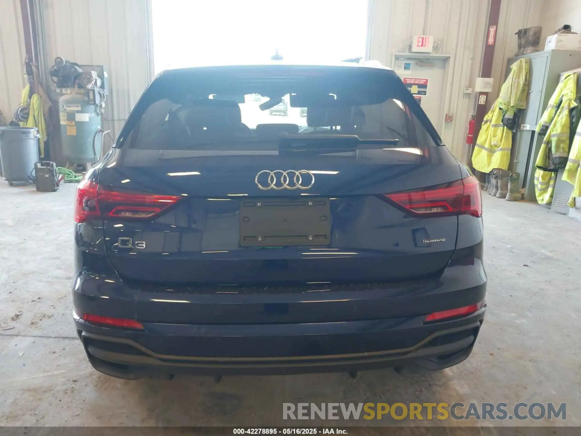 17 Photograph of a damaged car WA1DECF36R1147575 AUDI Q3 2024