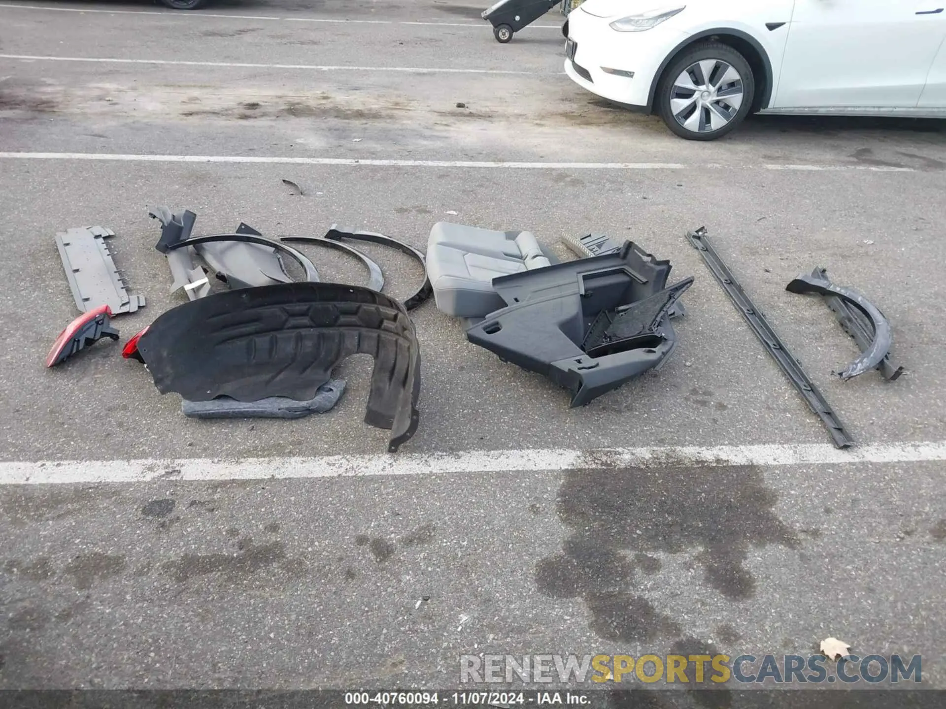 12 Photograph of a damaged car WA1DECF36R1186036 AUDI Q3 2024