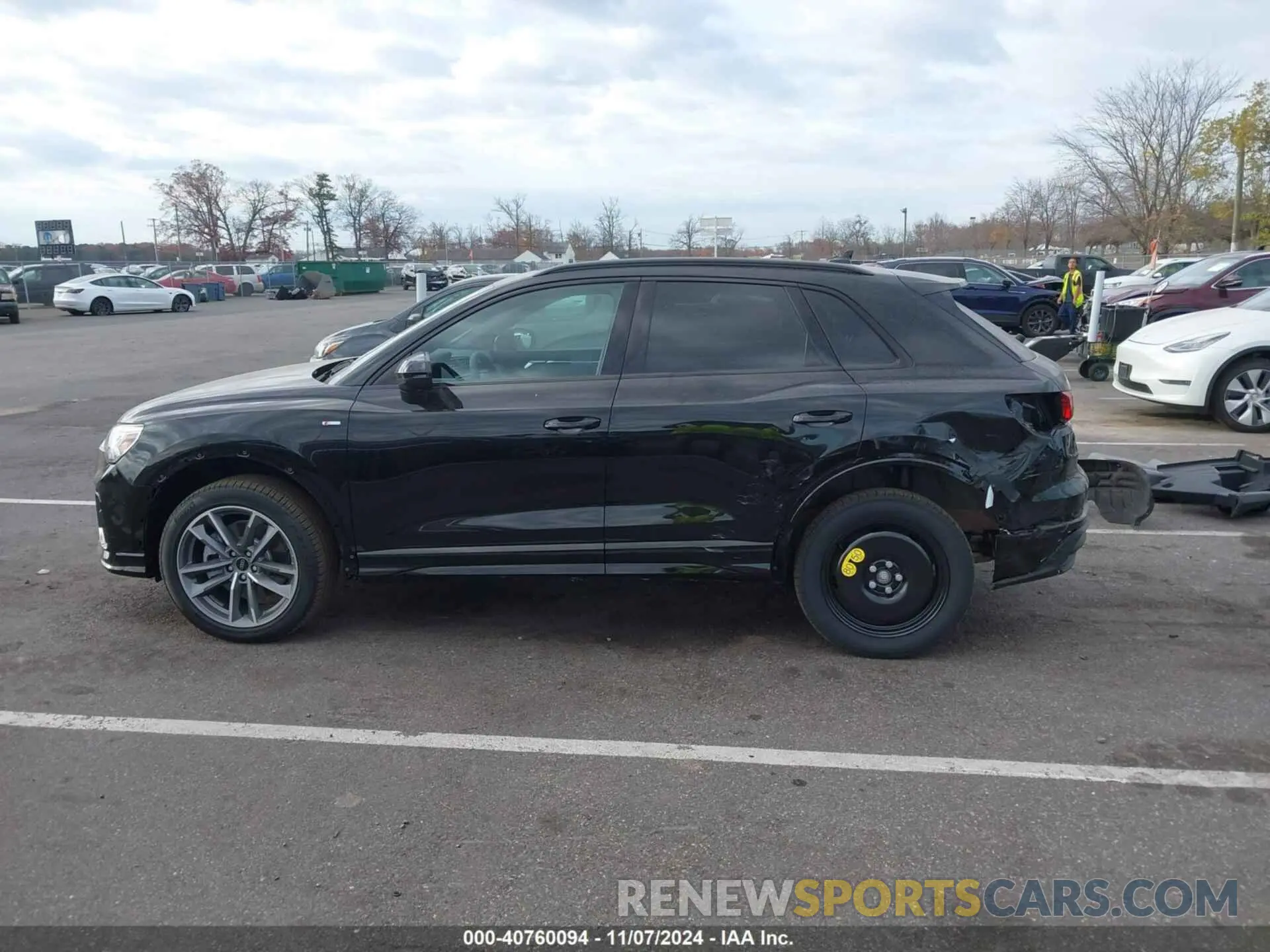 15 Photograph of a damaged car WA1DECF36R1186036 AUDI Q3 2024