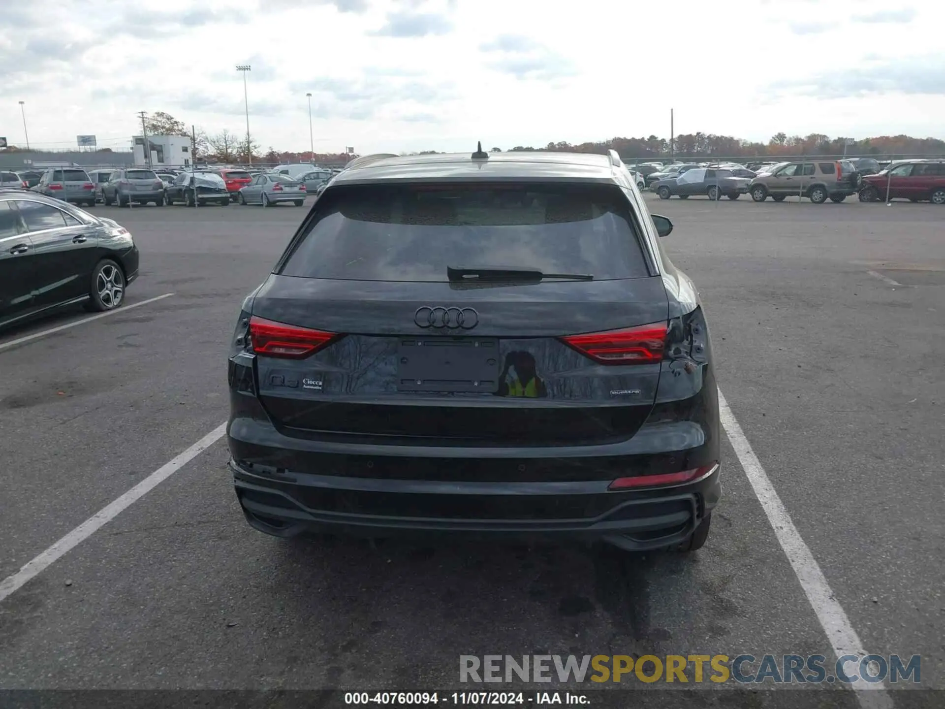 17 Photograph of a damaged car WA1DECF36R1186036 AUDI Q3 2024