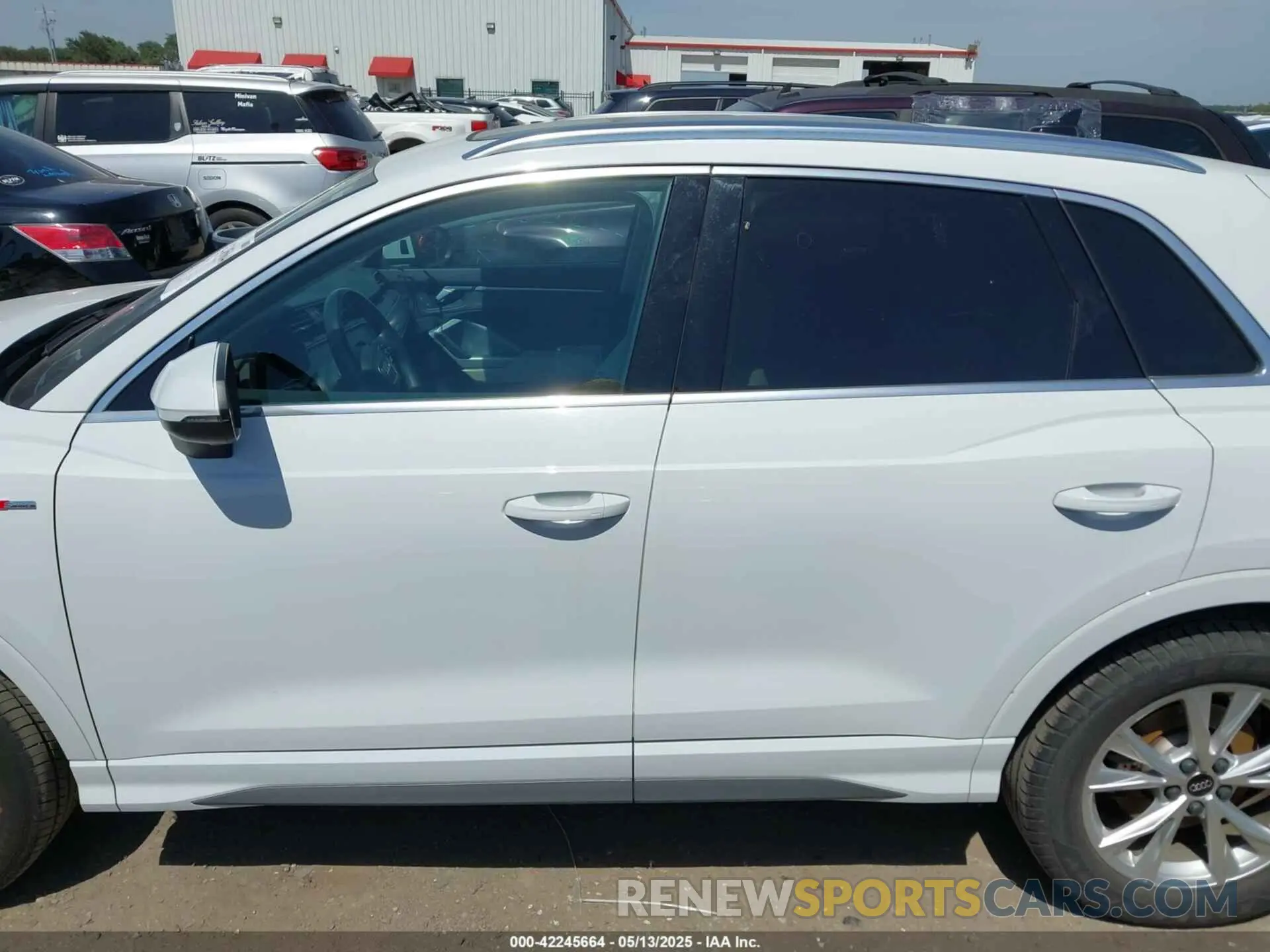 14 Photograph of a damaged car WA1DECF37R1044715 AUDI Q3 2024
