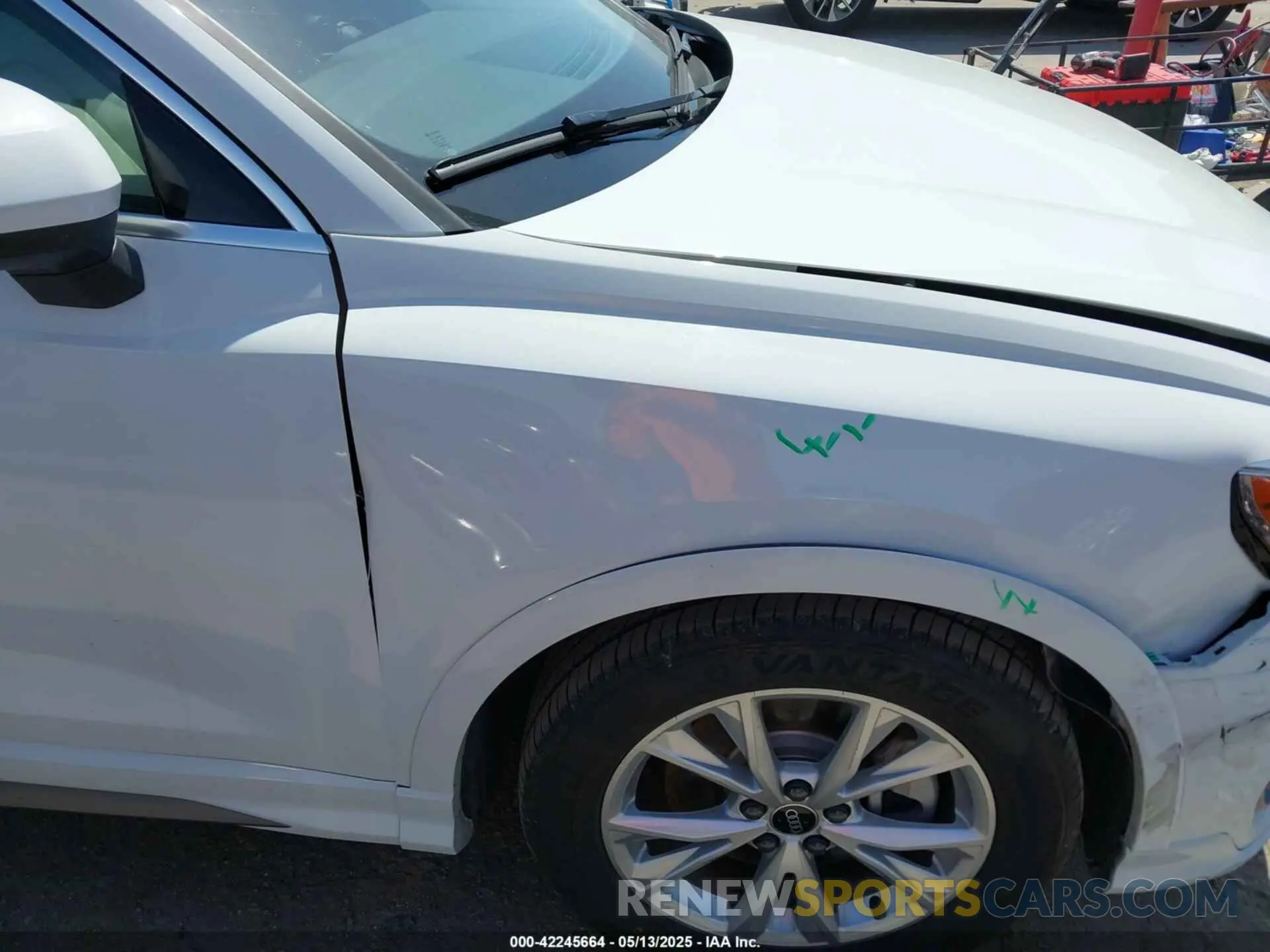 17 Photograph of a damaged car WA1DECF37R1044715 AUDI Q3 2024