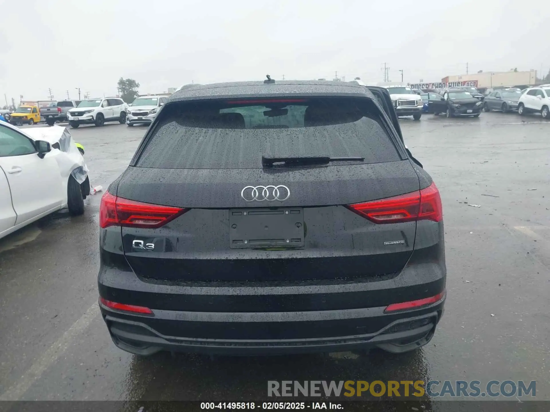 16 Photograph of a damaged car WA1DECF37R1074877 AUDI Q3 2024