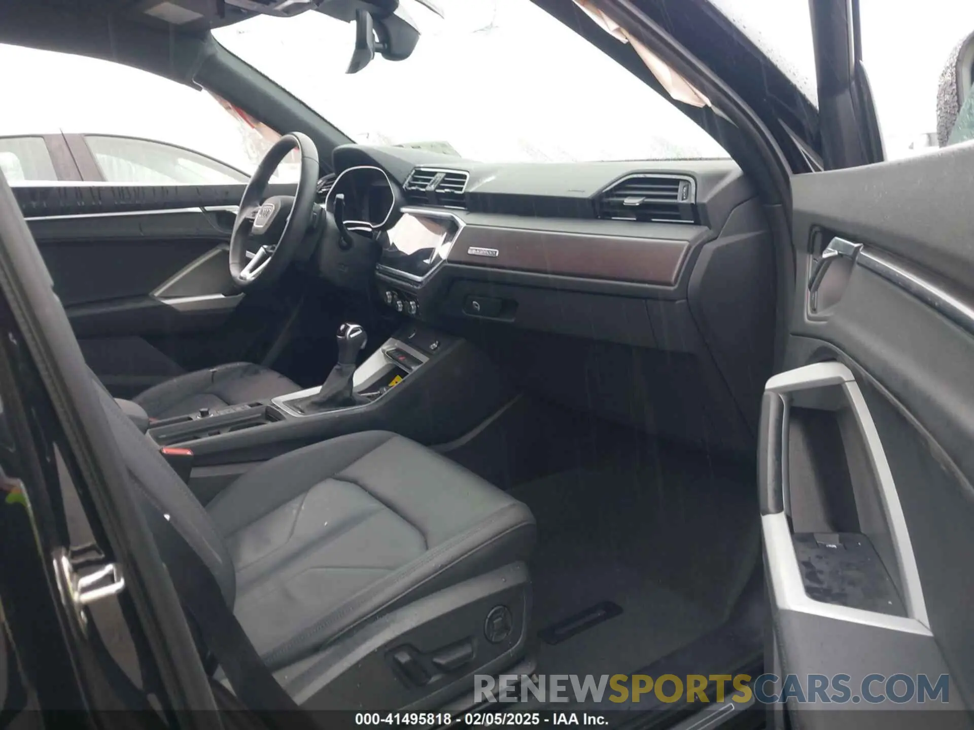 5 Photograph of a damaged car WA1DECF37R1074877 AUDI Q3 2024