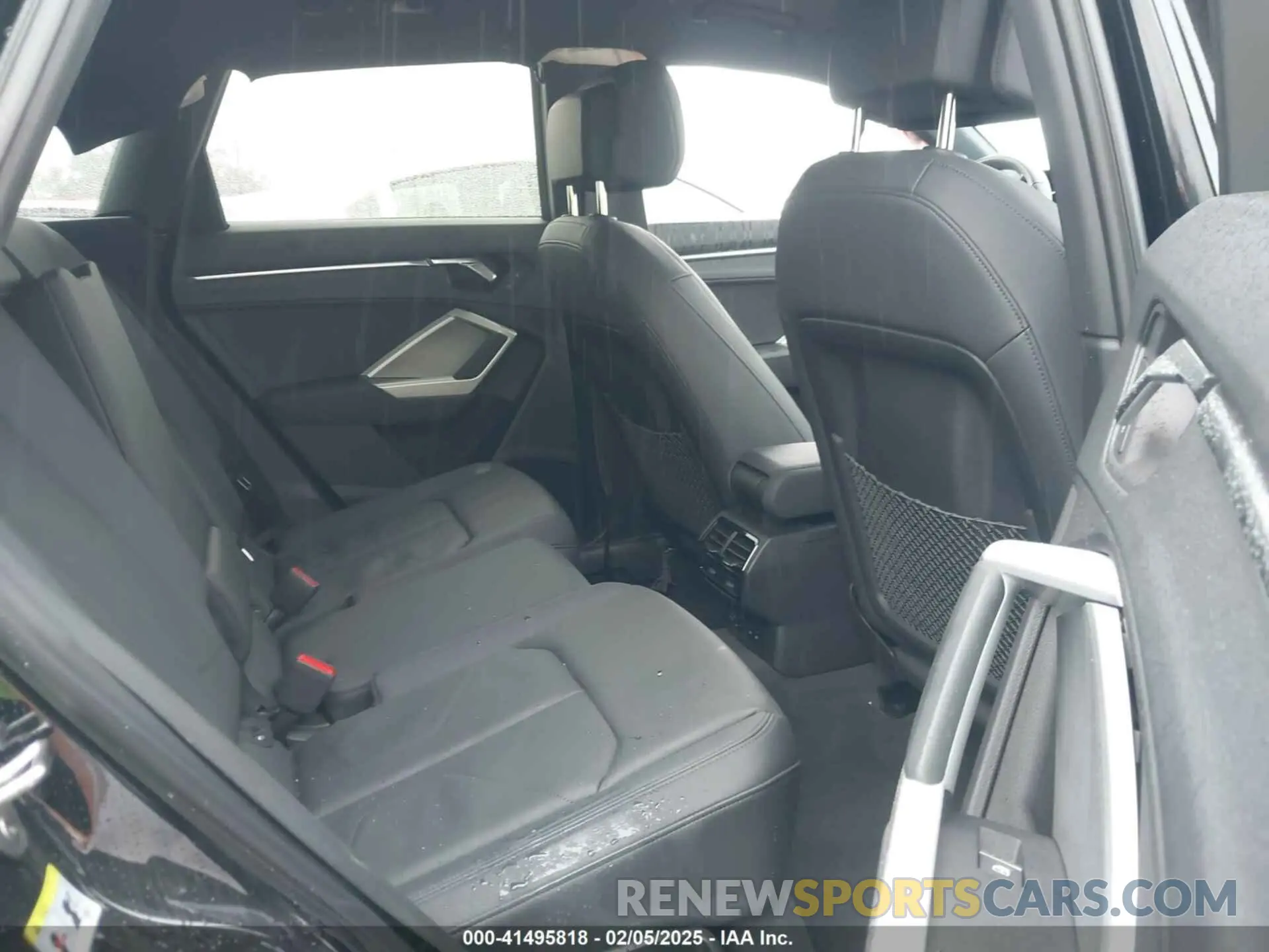8 Photograph of a damaged car WA1DECF37R1074877 AUDI Q3 2024