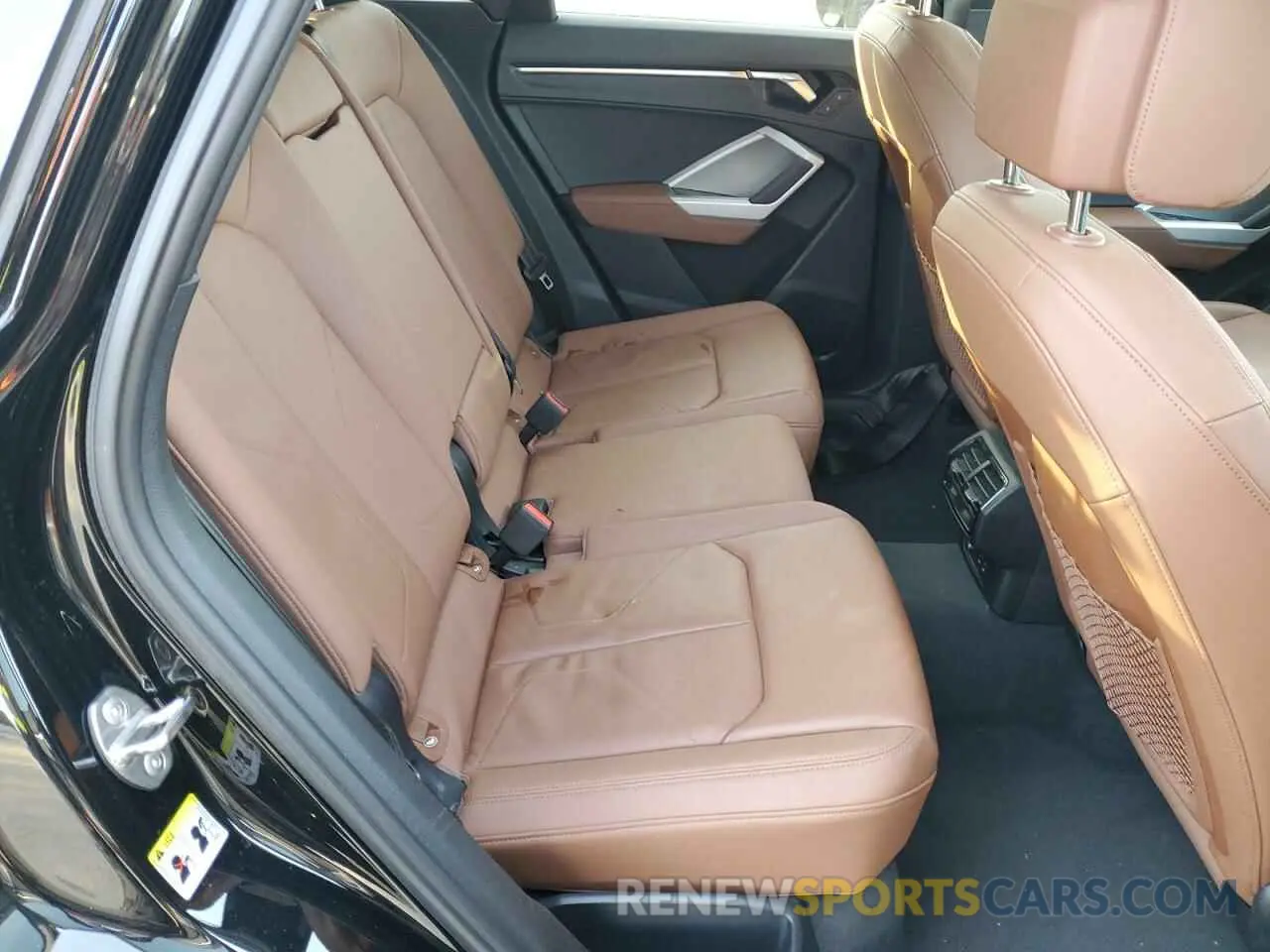 11 Photograph of a damaged car WA1DECF37R1082879 AUDI Q3 2024