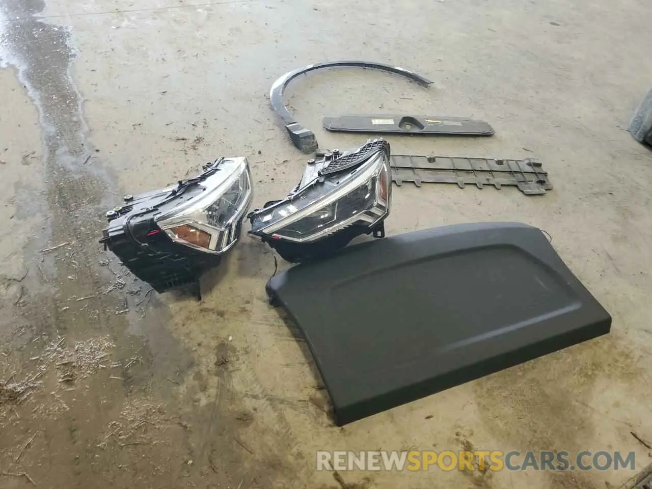 13 Photograph of a damaged car WA1DECF37R1095275 AUDI Q3 2024