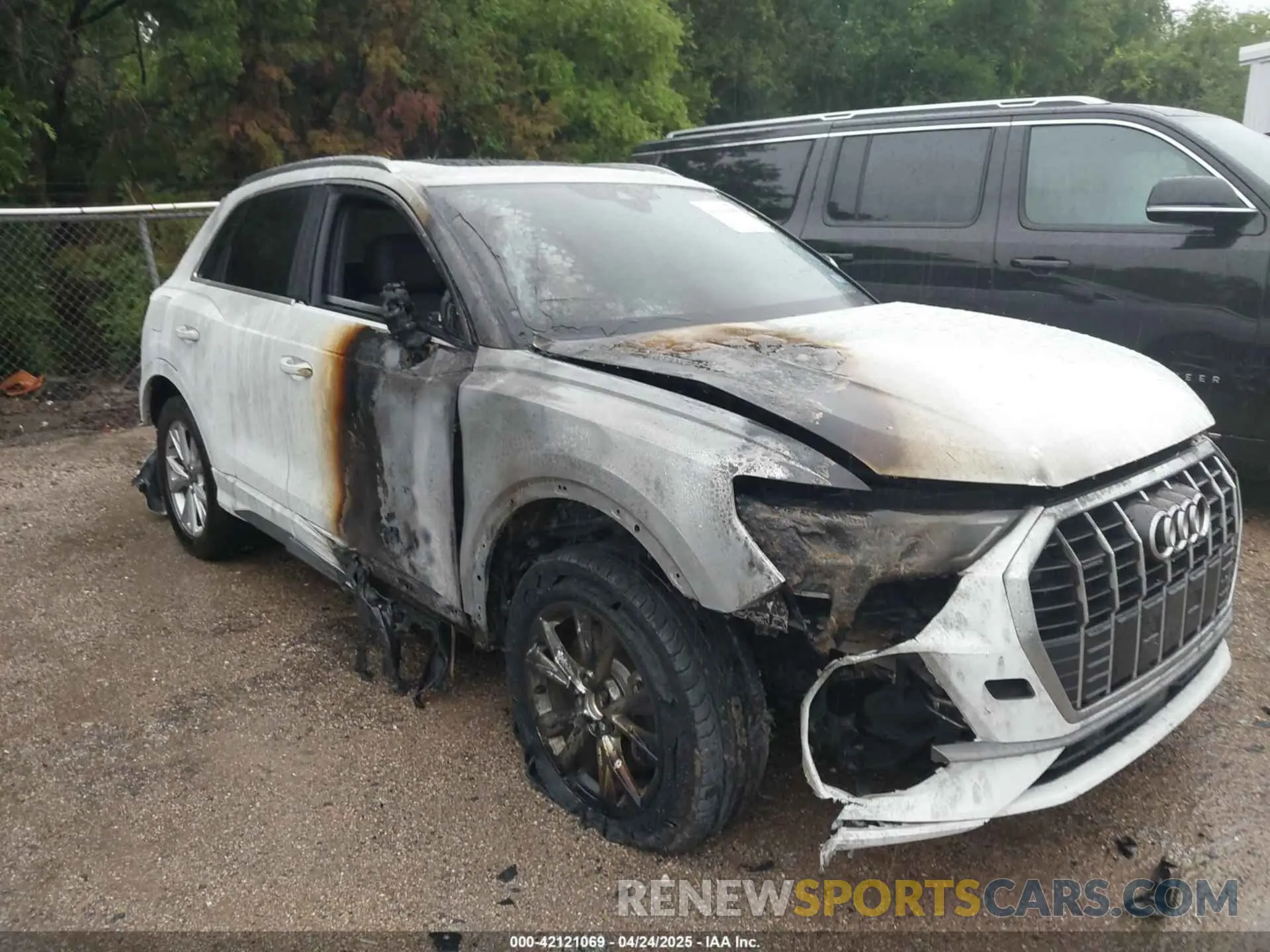 1 Photograph of a damaged car WA1DECF38R1052726 AUDI Q3 2024
