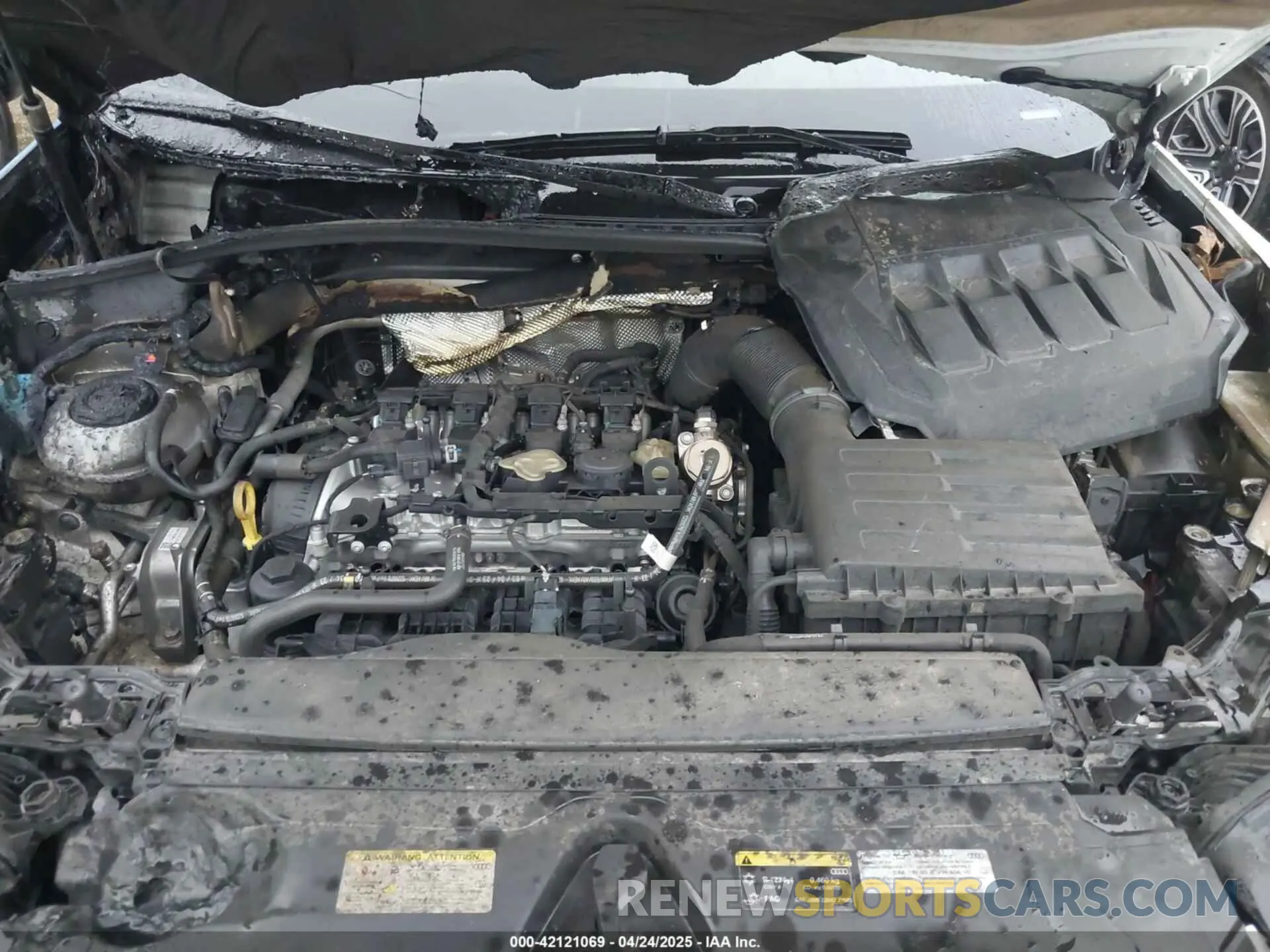 10 Photograph of a damaged car WA1DECF38R1052726 AUDI Q3 2024