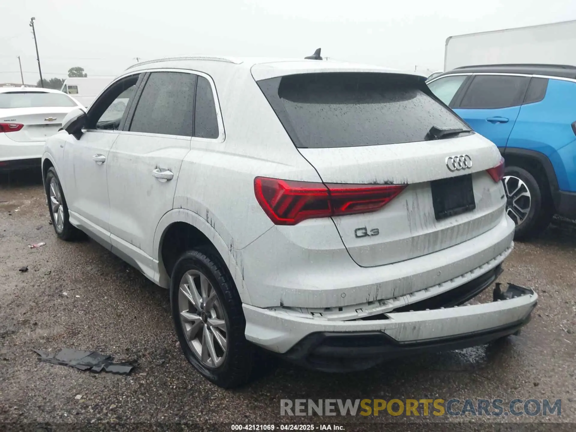 3 Photograph of a damaged car WA1DECF38R1052726 AUDI Q3 2024