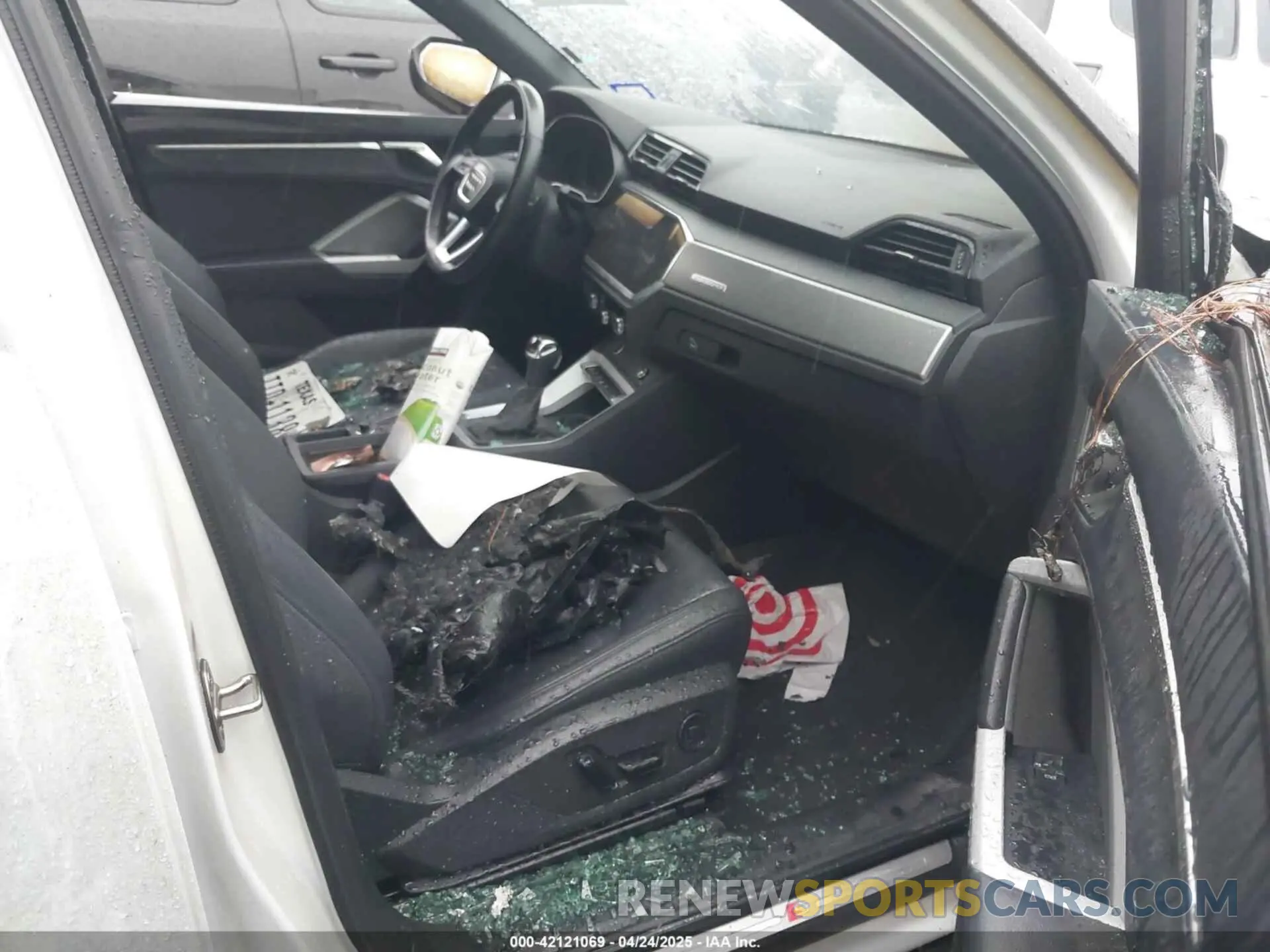 5 Photograph of a damaged car WA1DECF38R1052726 AUDI Q3 2024