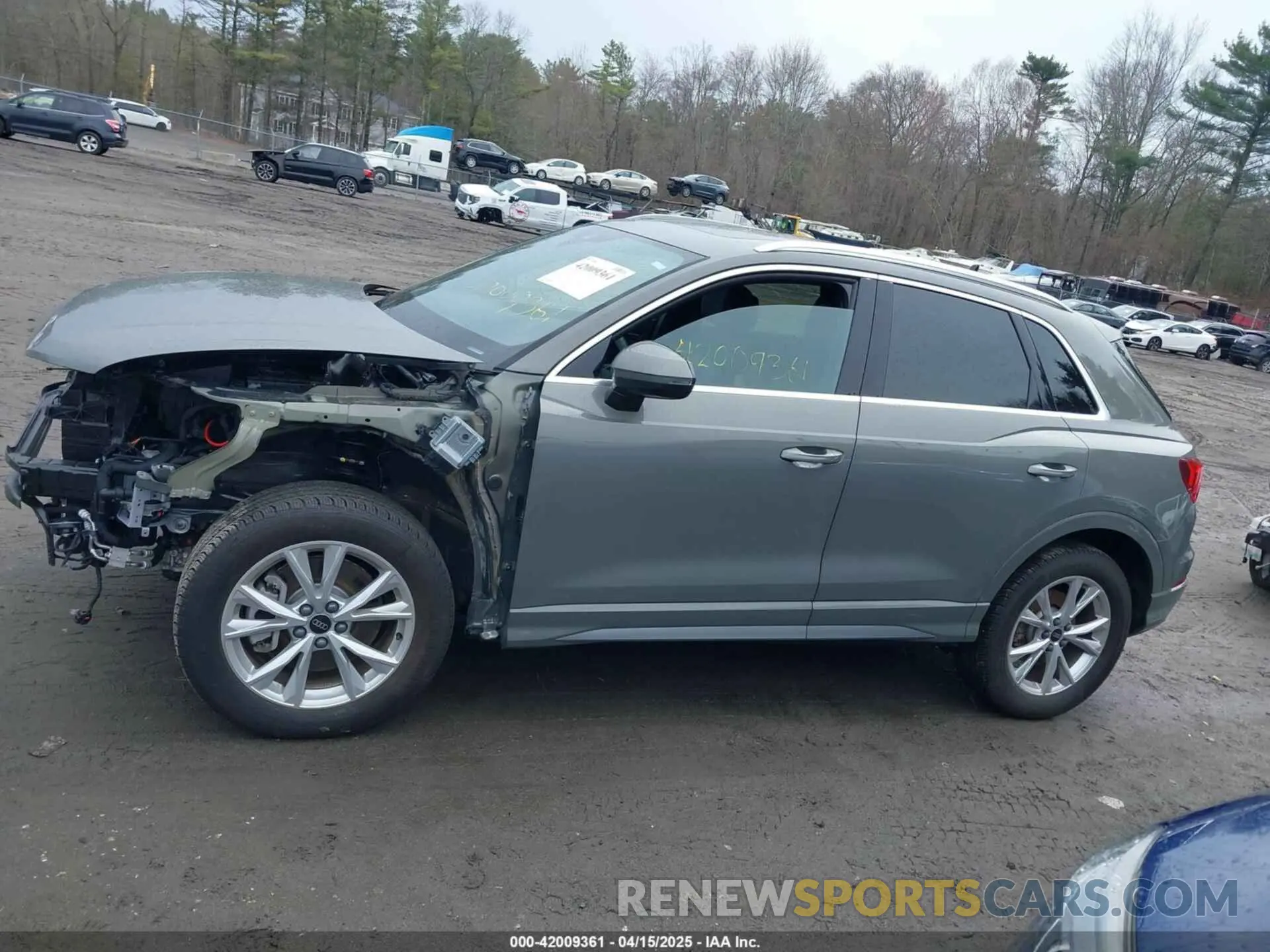 14 Photograph of a damaged car WA1DECF38R1066822 AUDI Q3 2024