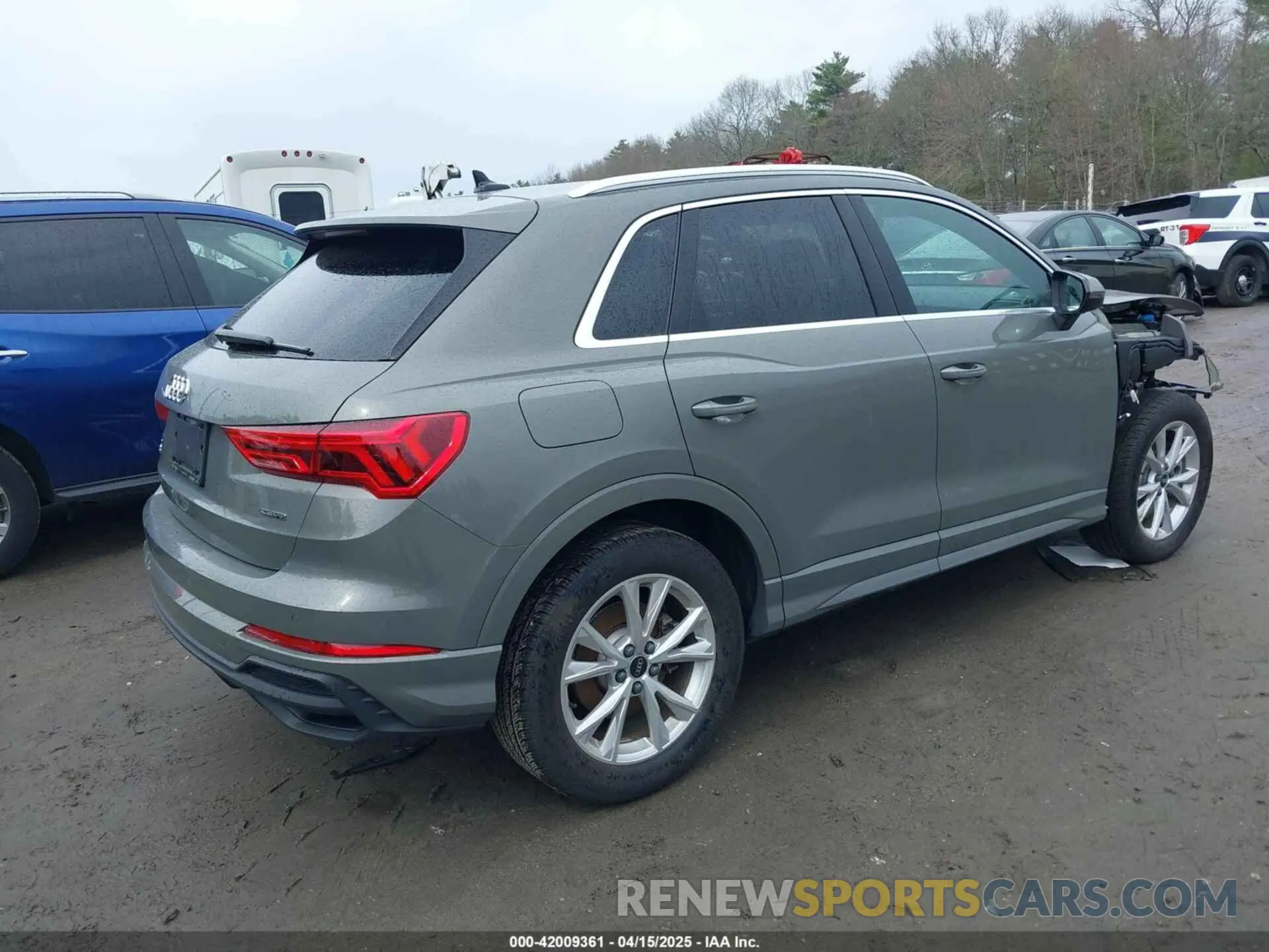 4 Photograph of a damaged car WA1DECF38R1066822 AUDI Q3 2024