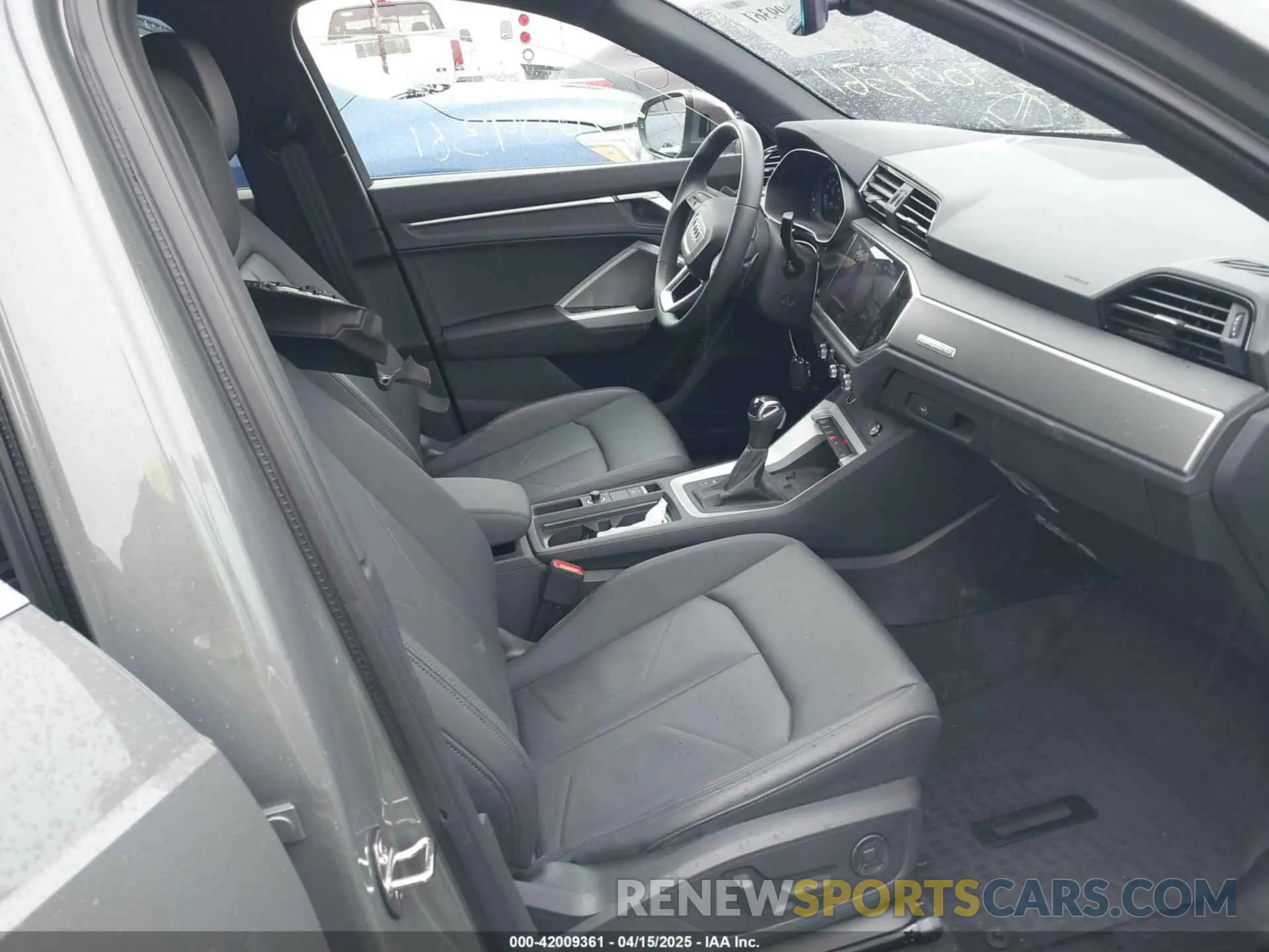 5 Photograph of a damaged car WA1DECF38R1066822 AUDI Q3 2024