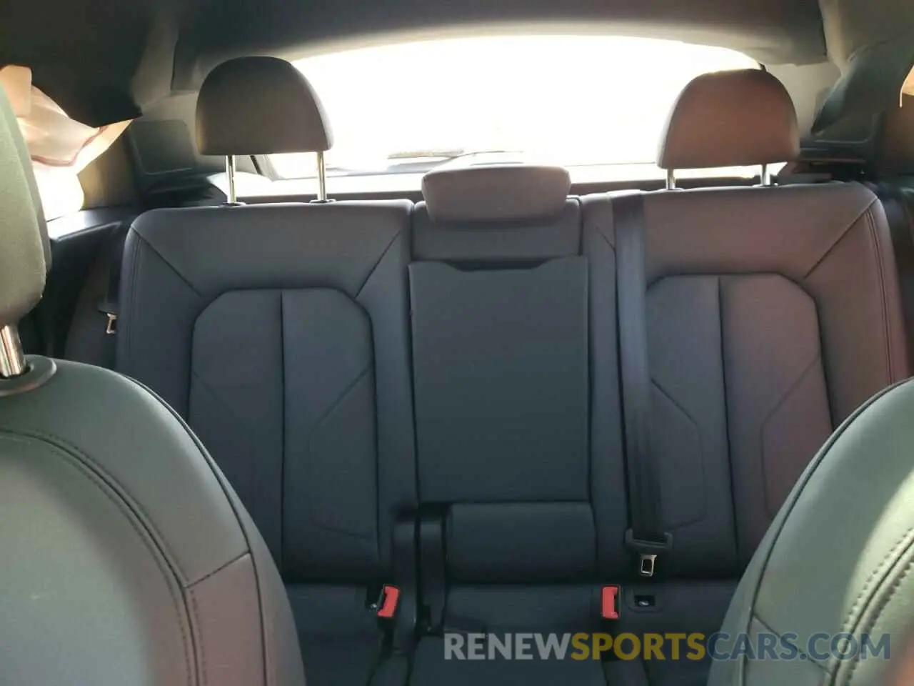 10 Photograph of a damaged car WA1DECF39R1095374 AUDI Q3 2024