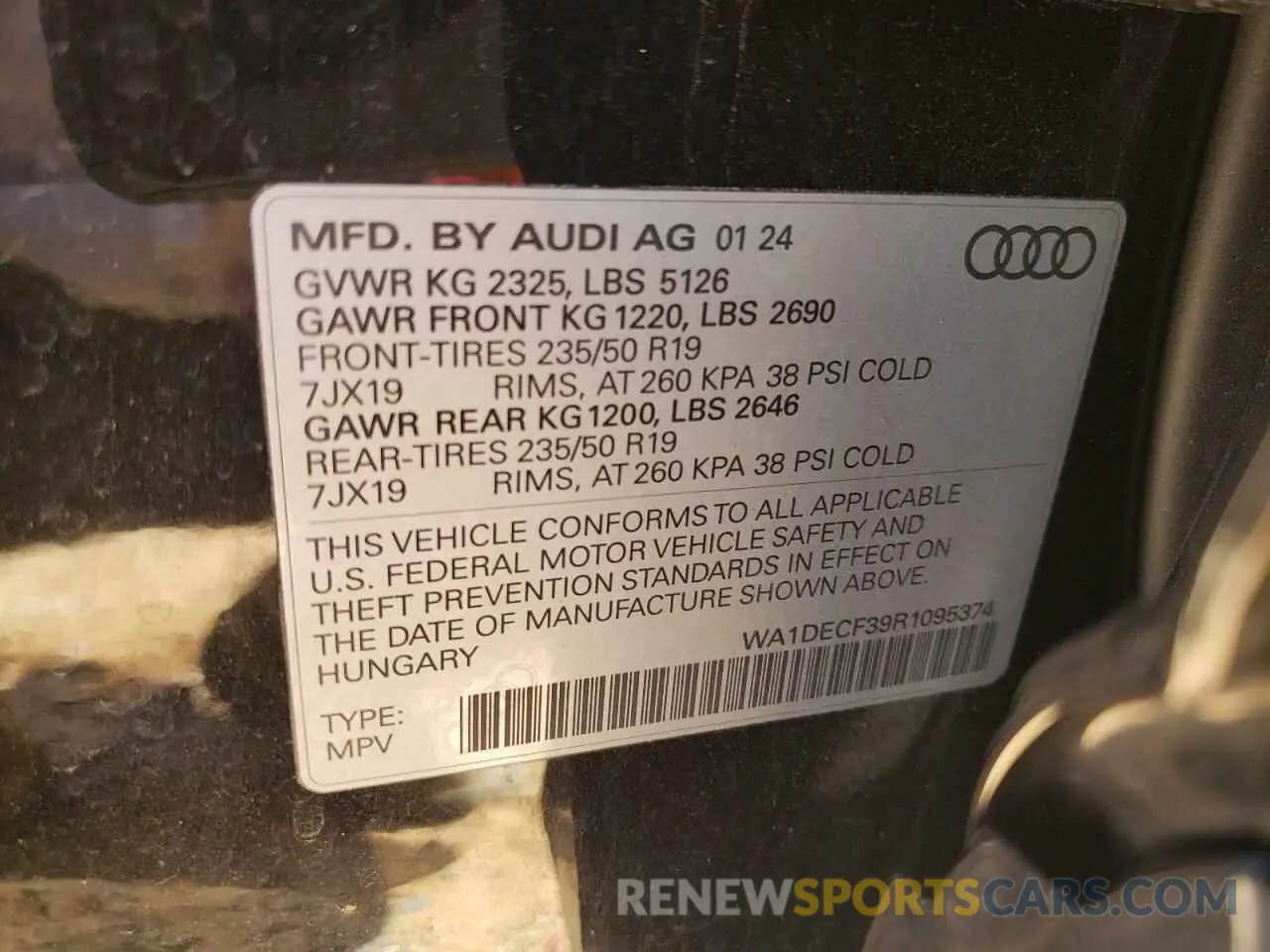 15 Photograph of a damaged car WA1DECF39R1095374 AUDI Q3 2024