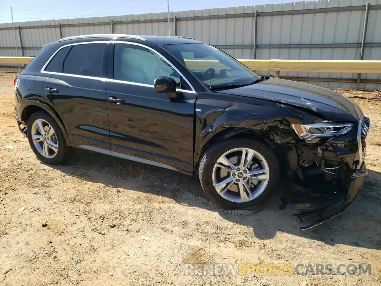 4 Photograph of a damaged car WA1DECF39R1095374 AUDI Q3 2024