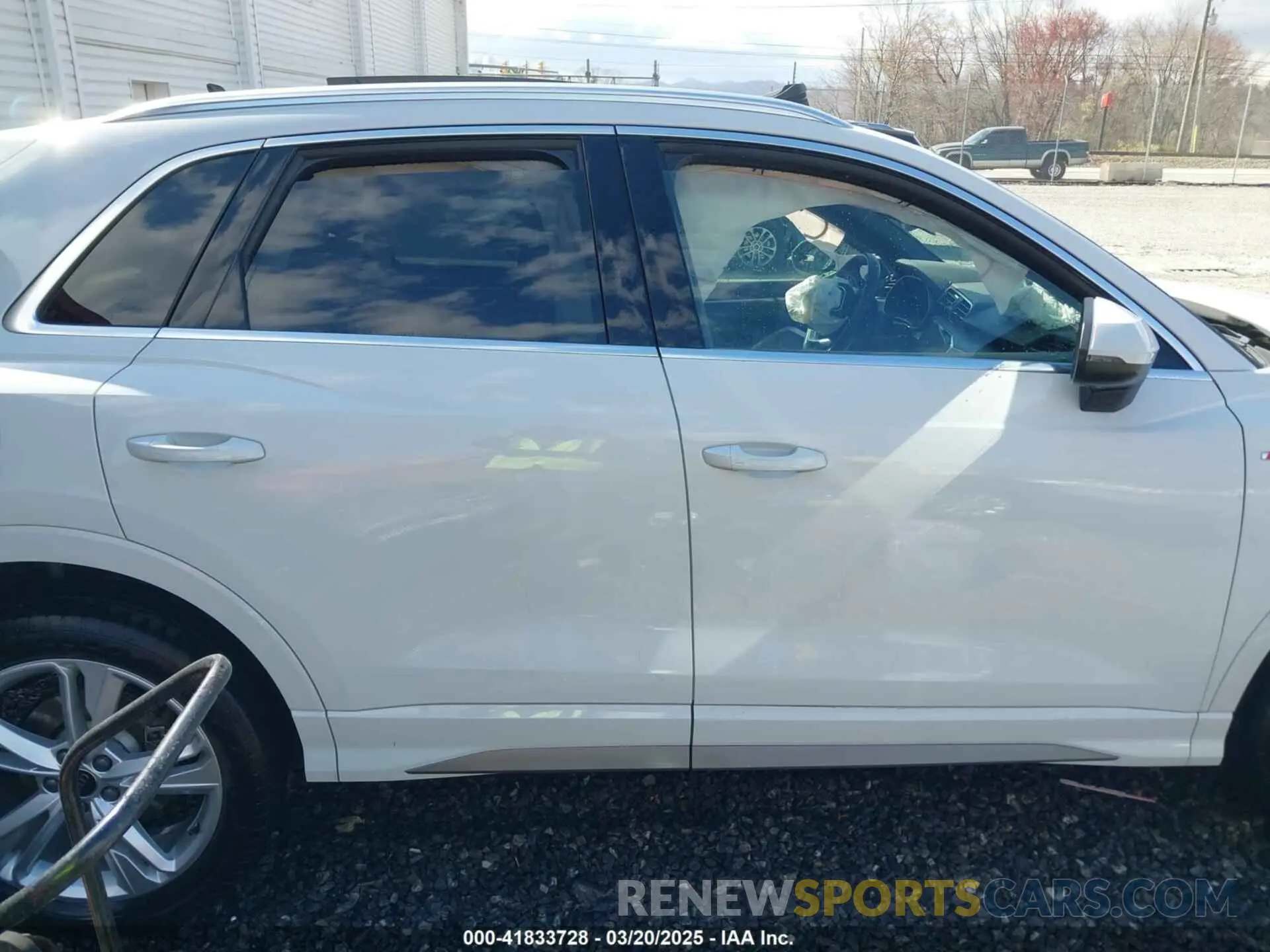 14 Photograph of a damaged car WA1DECF3XR1108195 AUDI Q3 2024