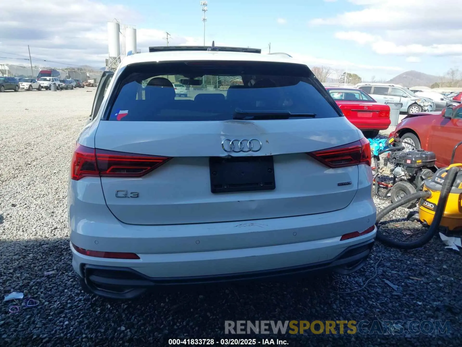17 Photograph of a damaged car WA1DECF3XR1108195 AUDI Q3 2024
