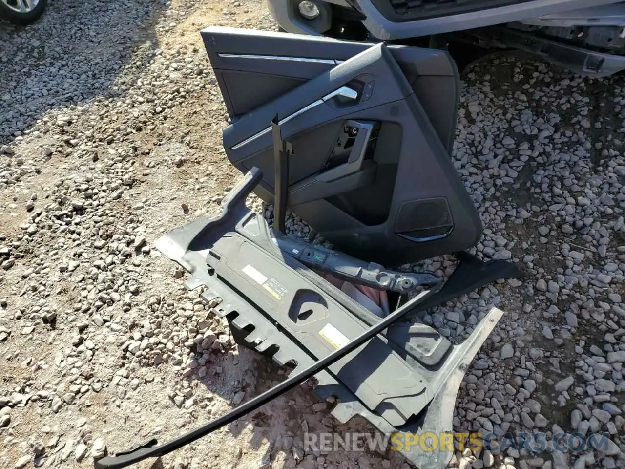 15 Photograph of a damaged car WA1EECF30R1041689 AUDI Q3 2024